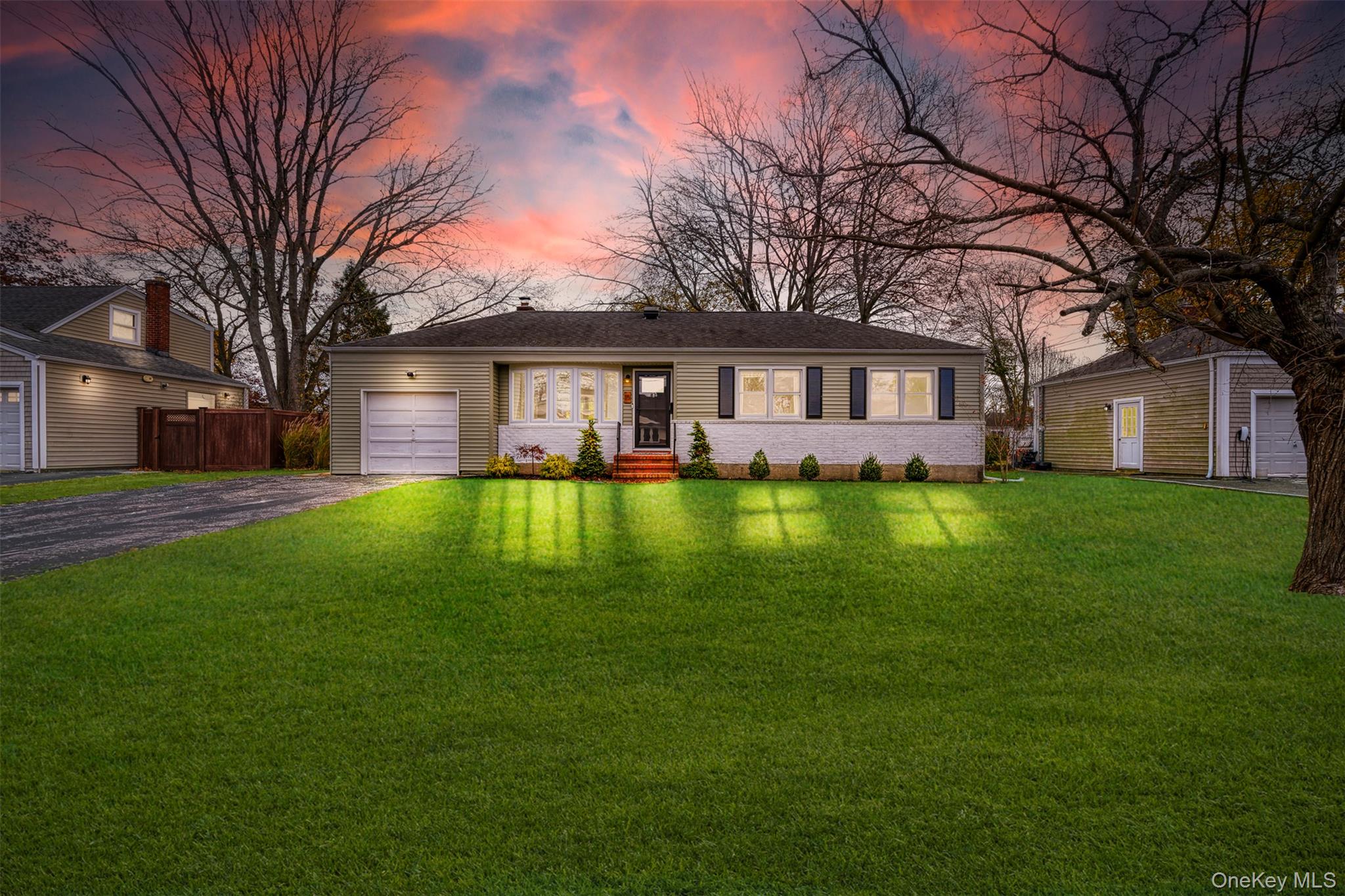 15 Goldsmith Avenue, Greenlawn, NY 11740