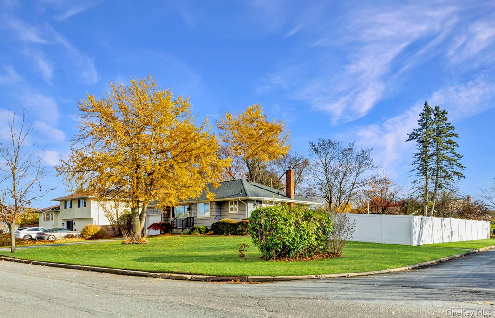 16 E Hill Drive, Smithtown, NY 11787