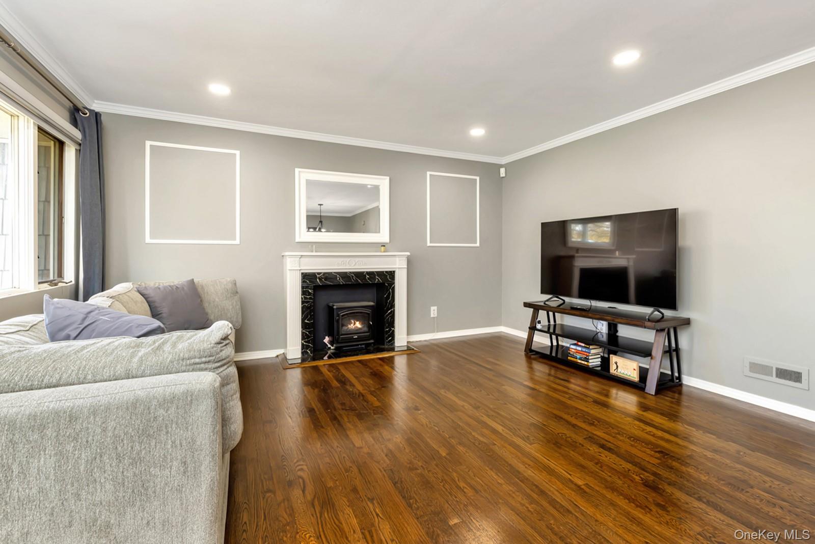 16 E Hill Drive, Smithtown, NY 11787