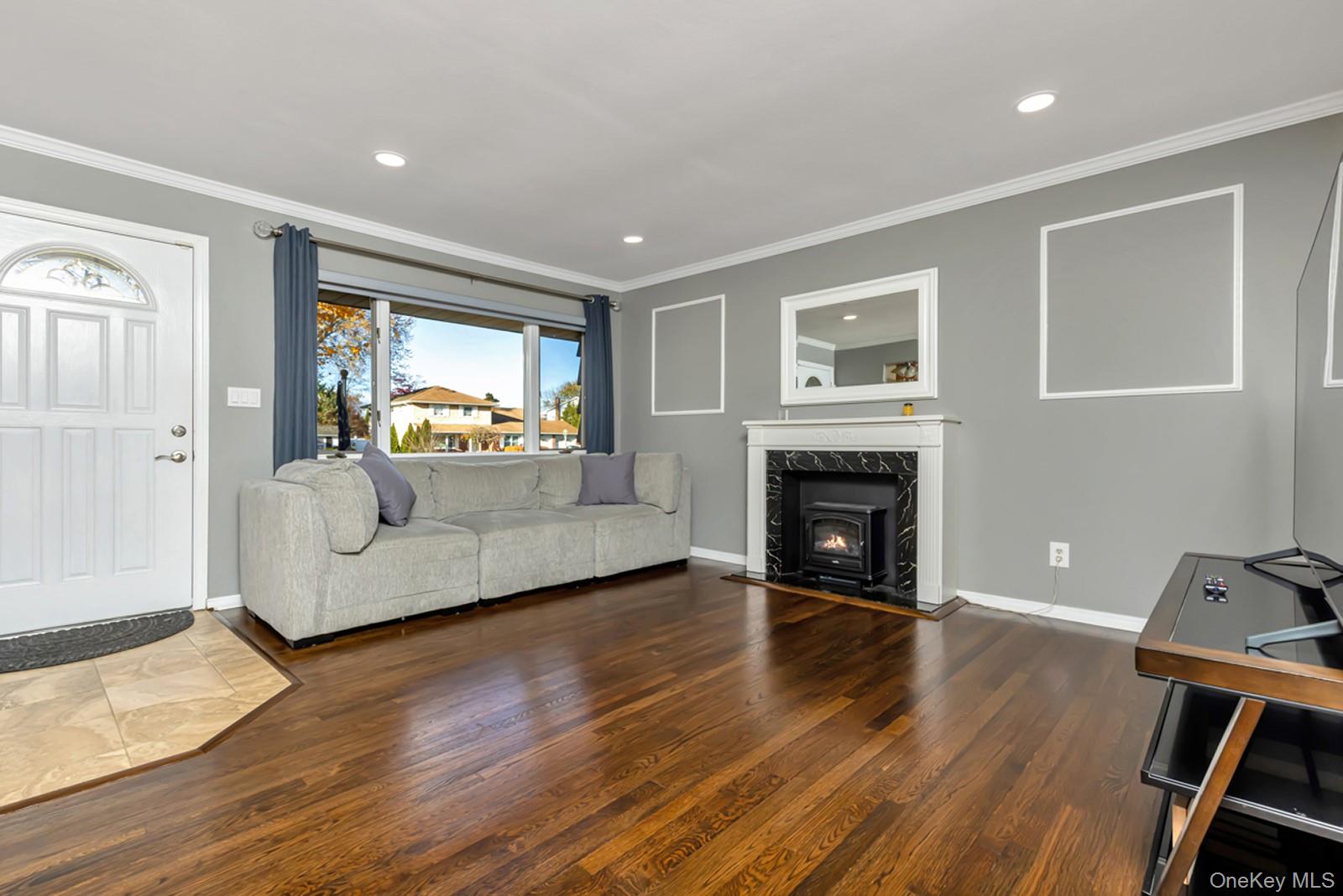 16 E Hill Drive, Smithtown, NY 11787