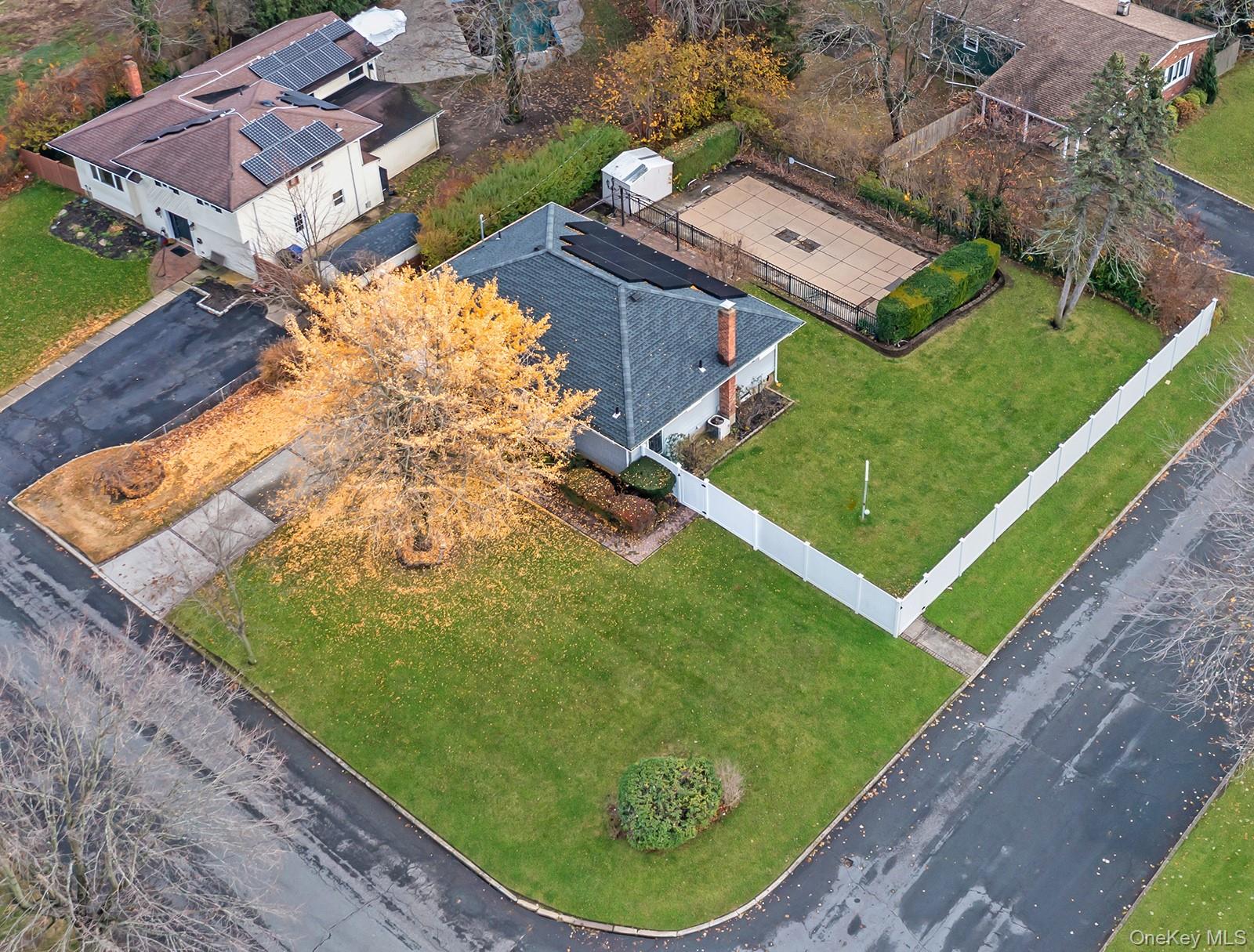 16 E Hill Drive, Smithtown, NY 11787