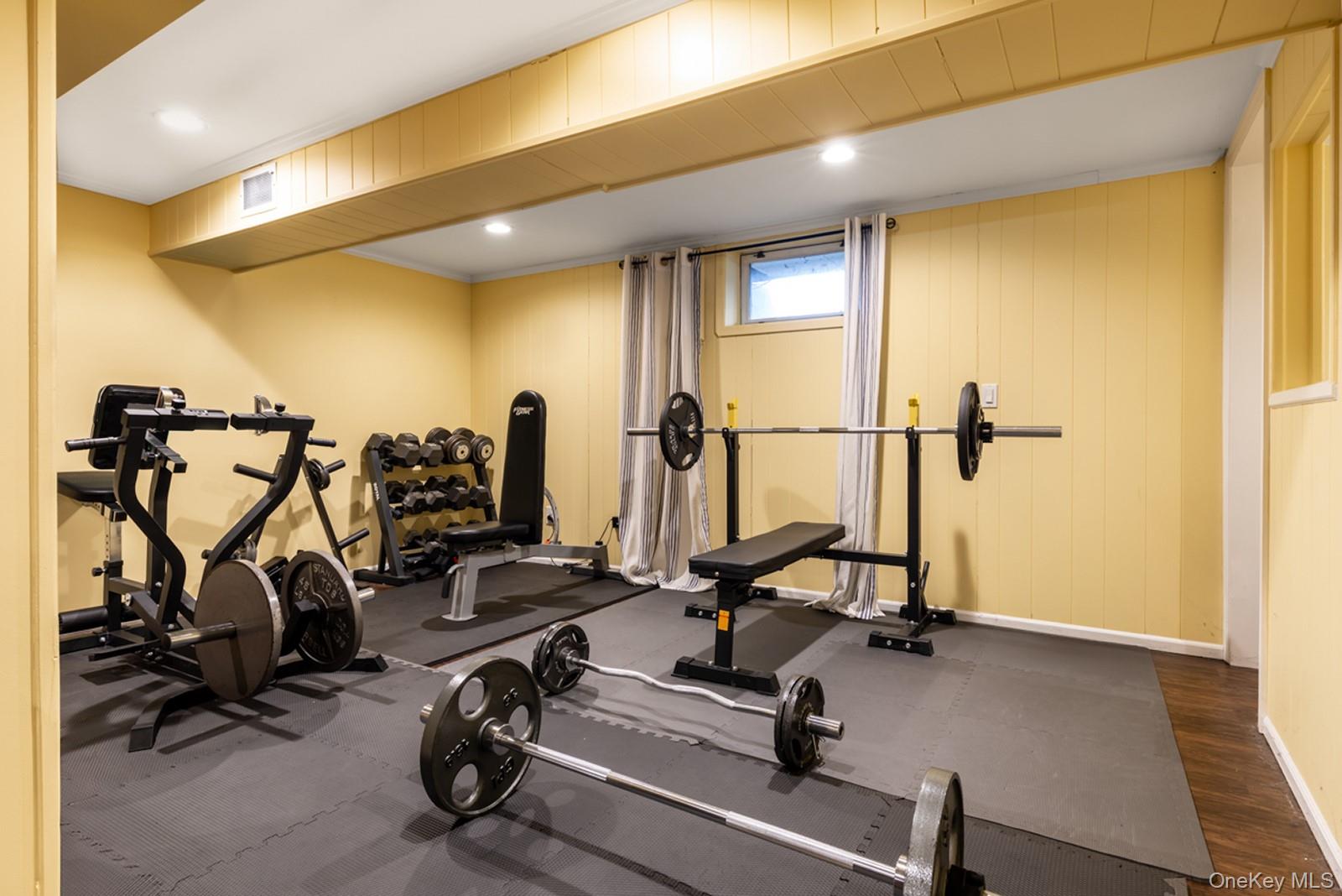 16 E Hill Drive, Smithtown, NY 11787