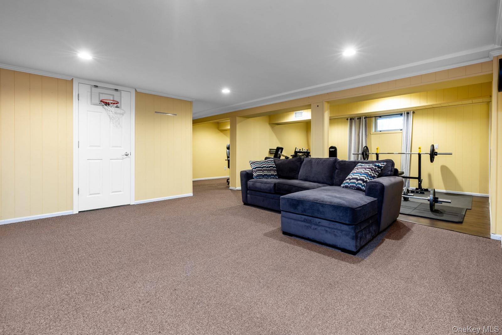 16 E Hill Drive, Smithtown, NY 11787