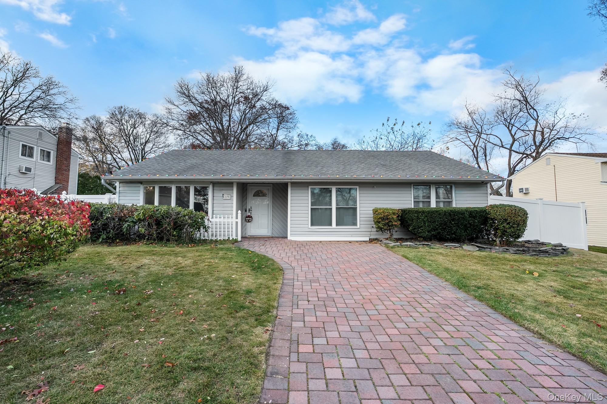 19 Corvette Road, Selden, NY 11784