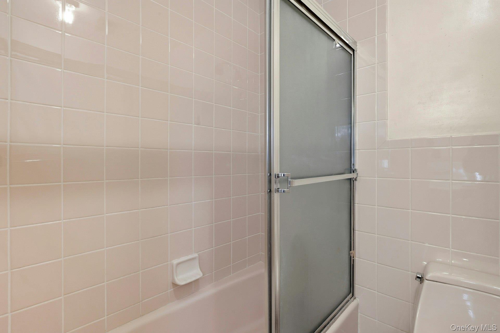 1 Hillcrest Road, Port Washington, NY 11050