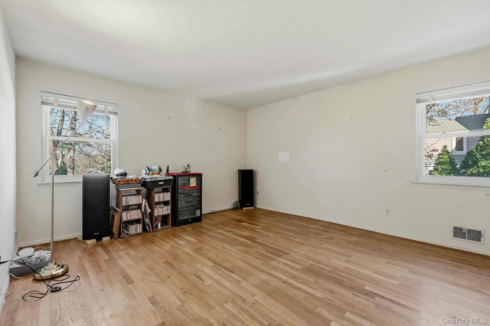 1 Hillcrest Road, Port Washington, NY 11050