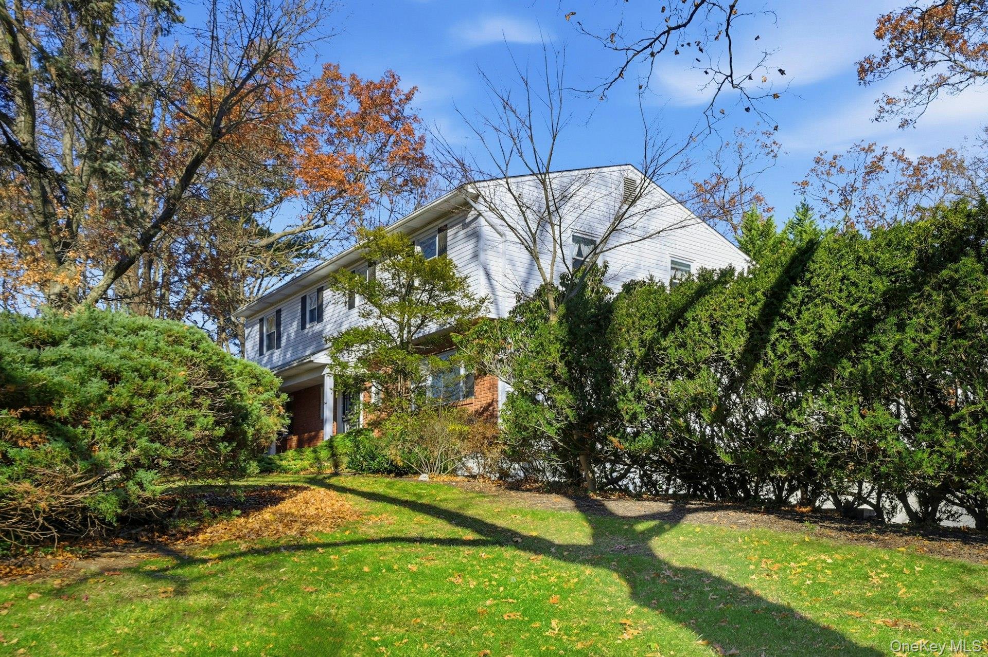 1 Hillcrest Road, Port Washington, NY 11050