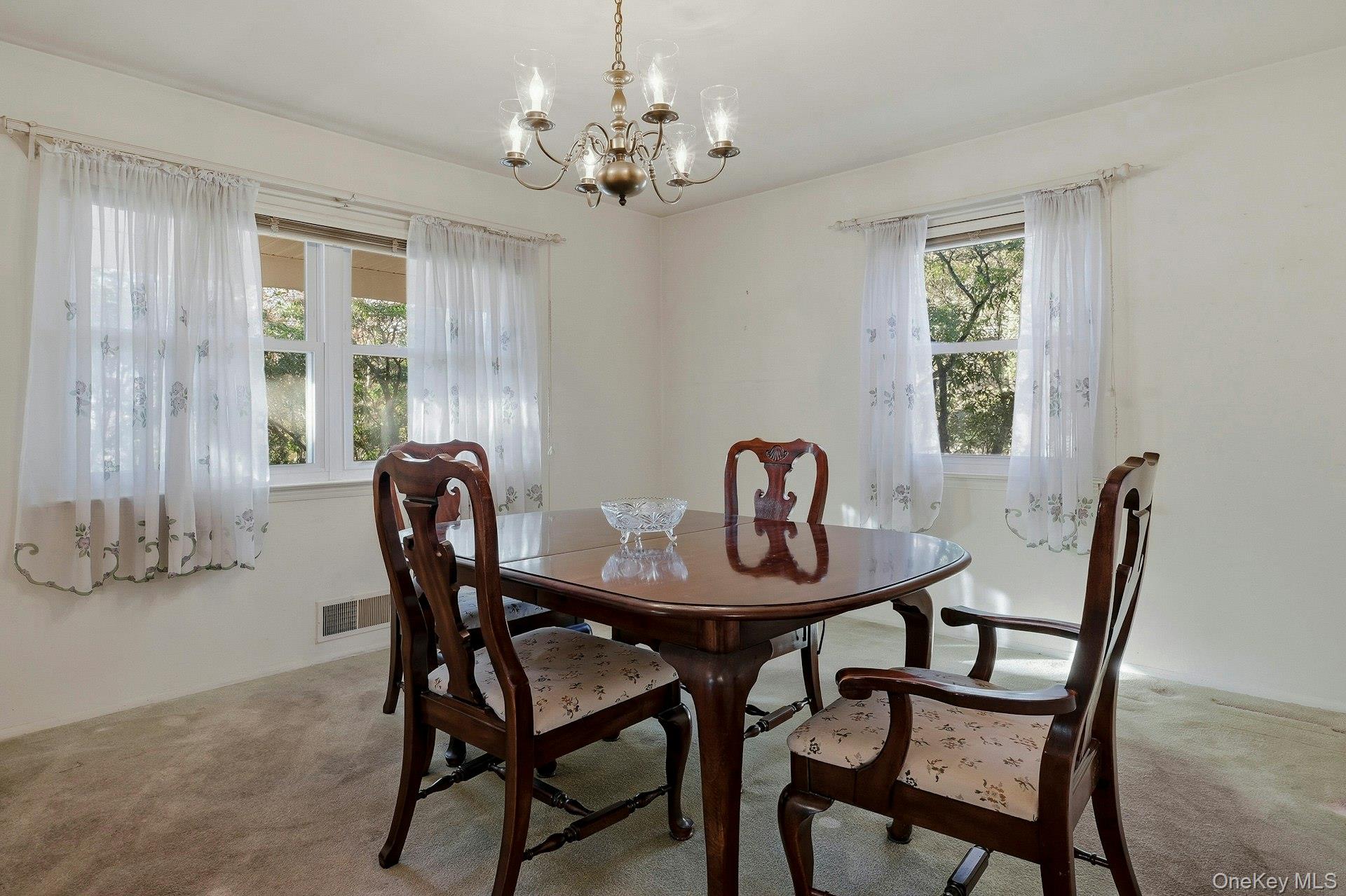 1 Hillcrest Road, Port Washington, NY 11050