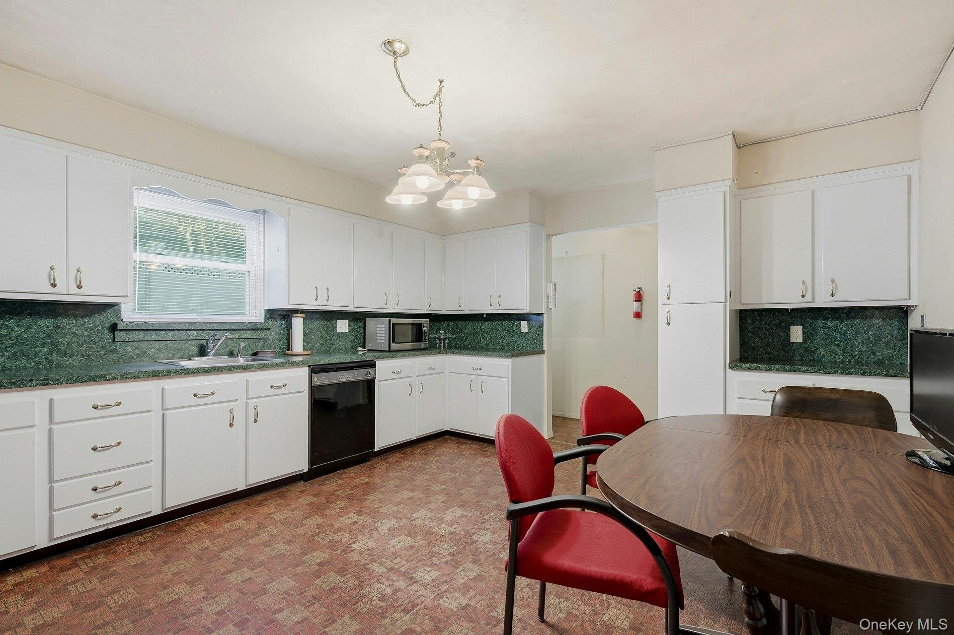 1 Hillcrest Road, Port Washington, NY 11050