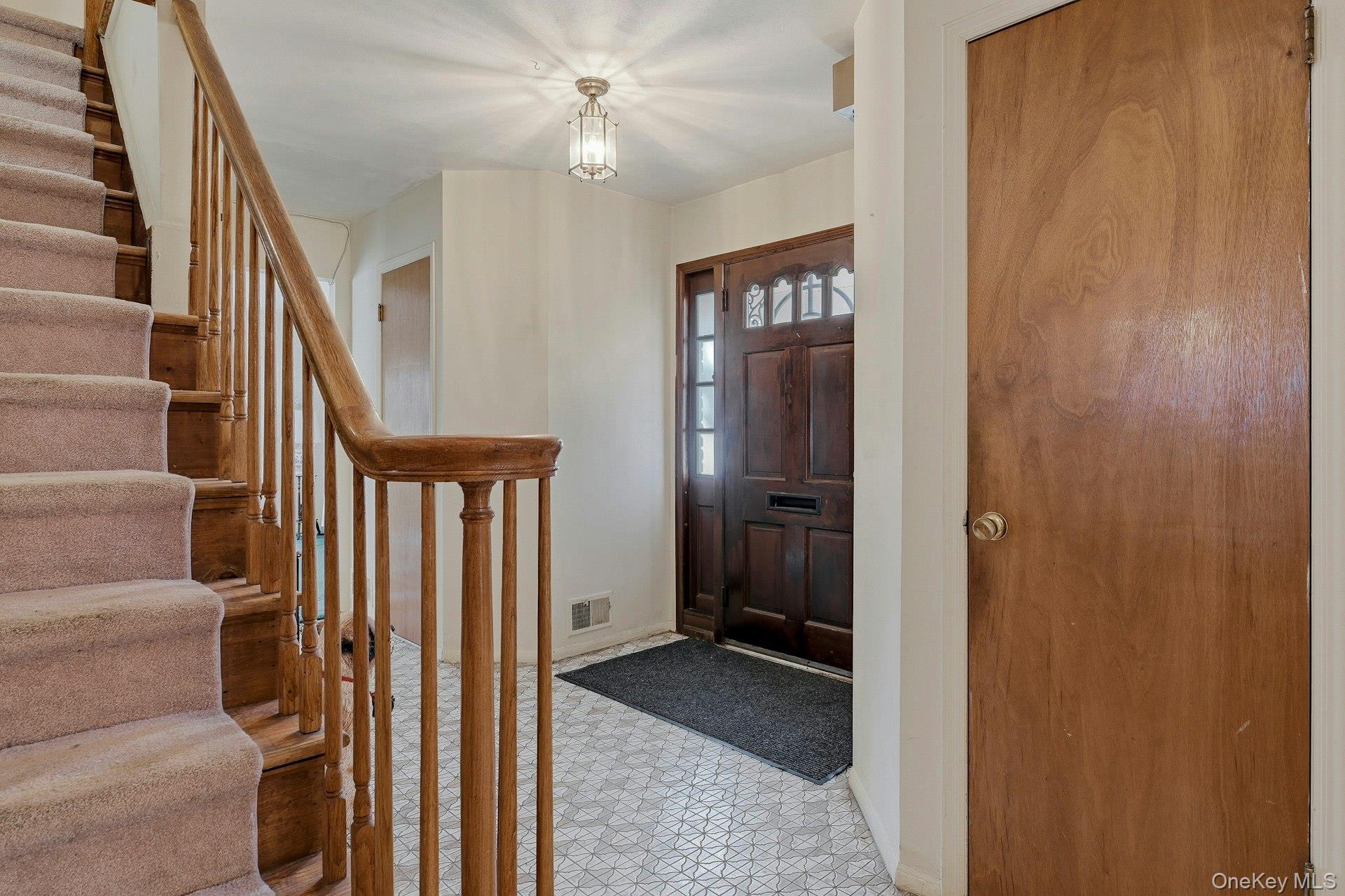 1 Hillcrest Road, Port Washington, NY 11050