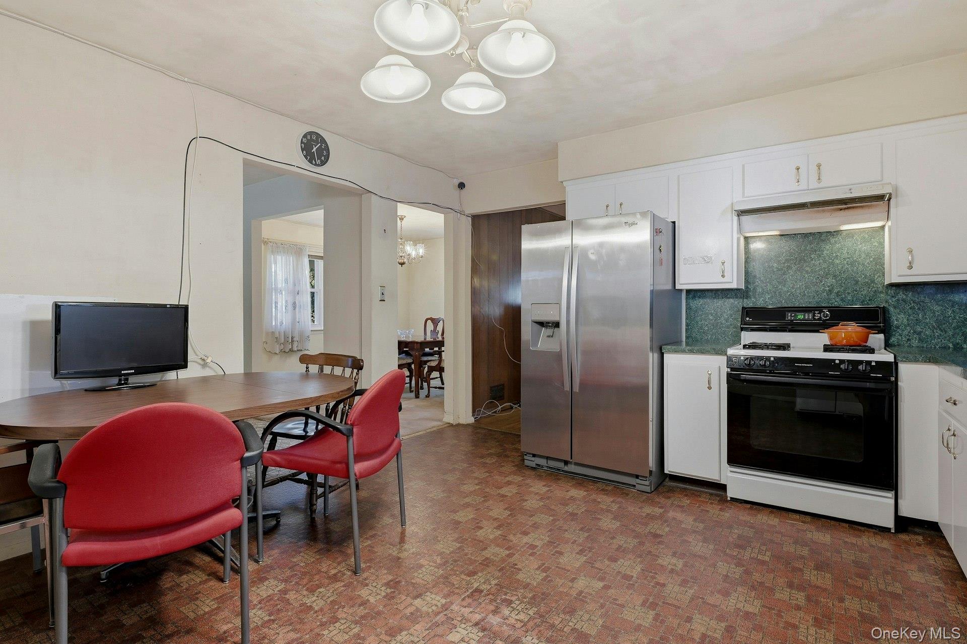 1 Hillcrest Road, Port Washington, NY 11050