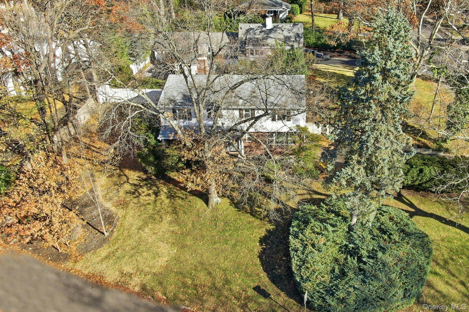 1 Hillcrest Road, Port Washington, NY 11050