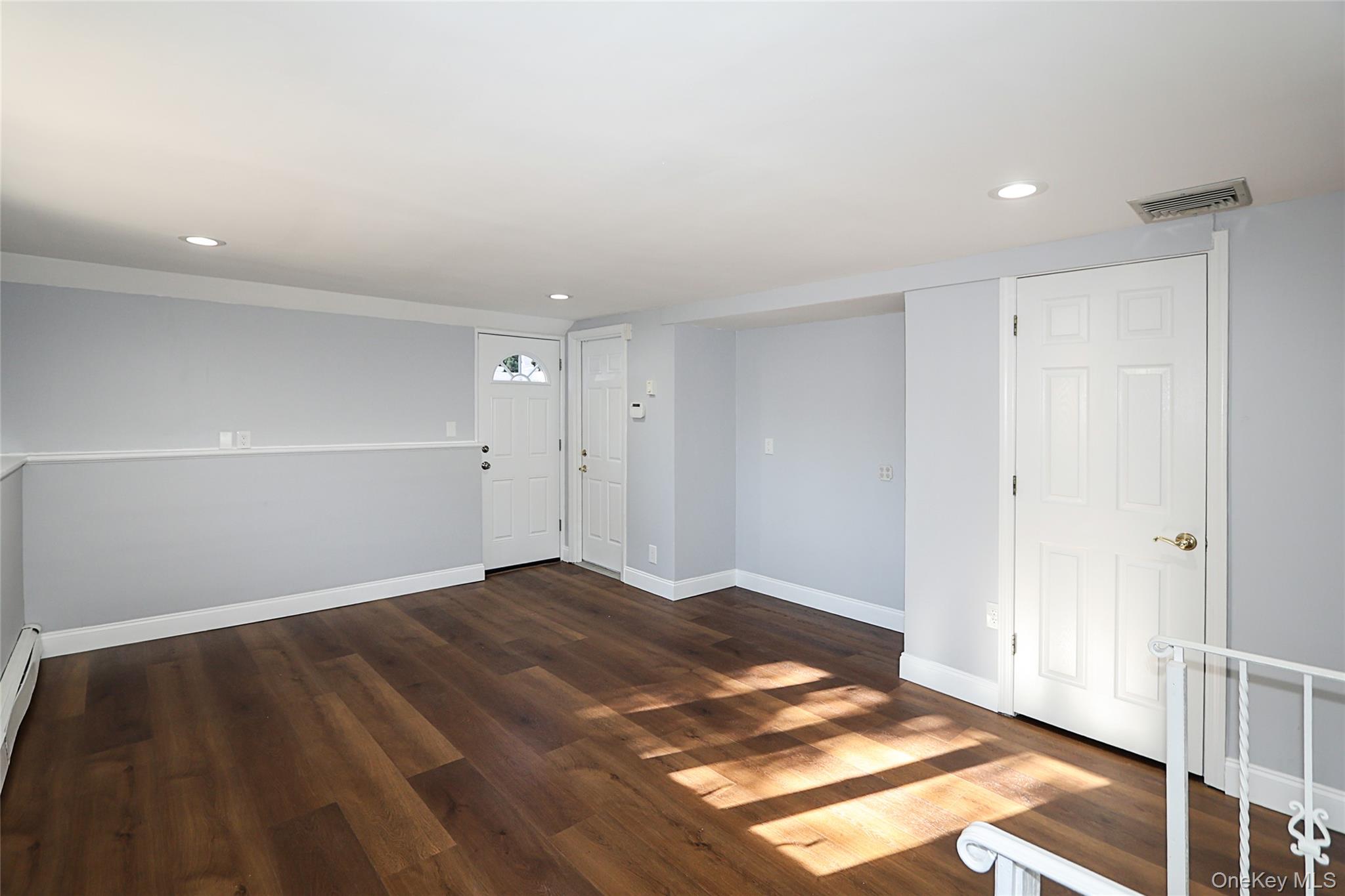 91 Birchwood Park Drive, Syosset, NY 11791