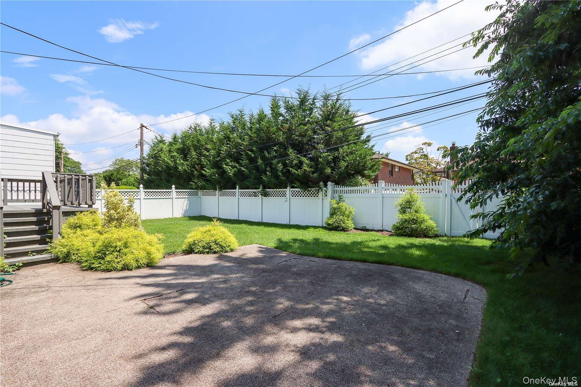 91 Birchwood Park Drive, Syosset, NY 11791