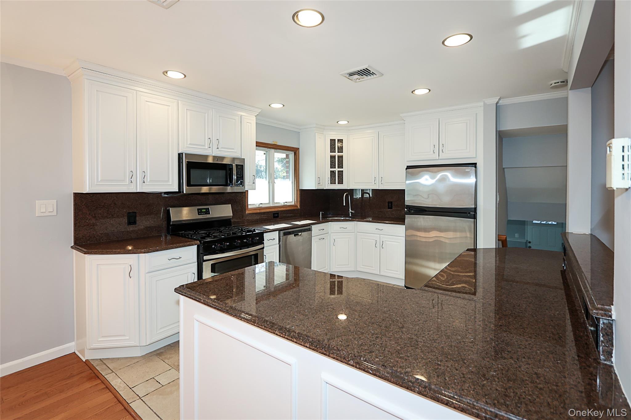 91 Birchwood Park Drive, Syosset, NY 11791