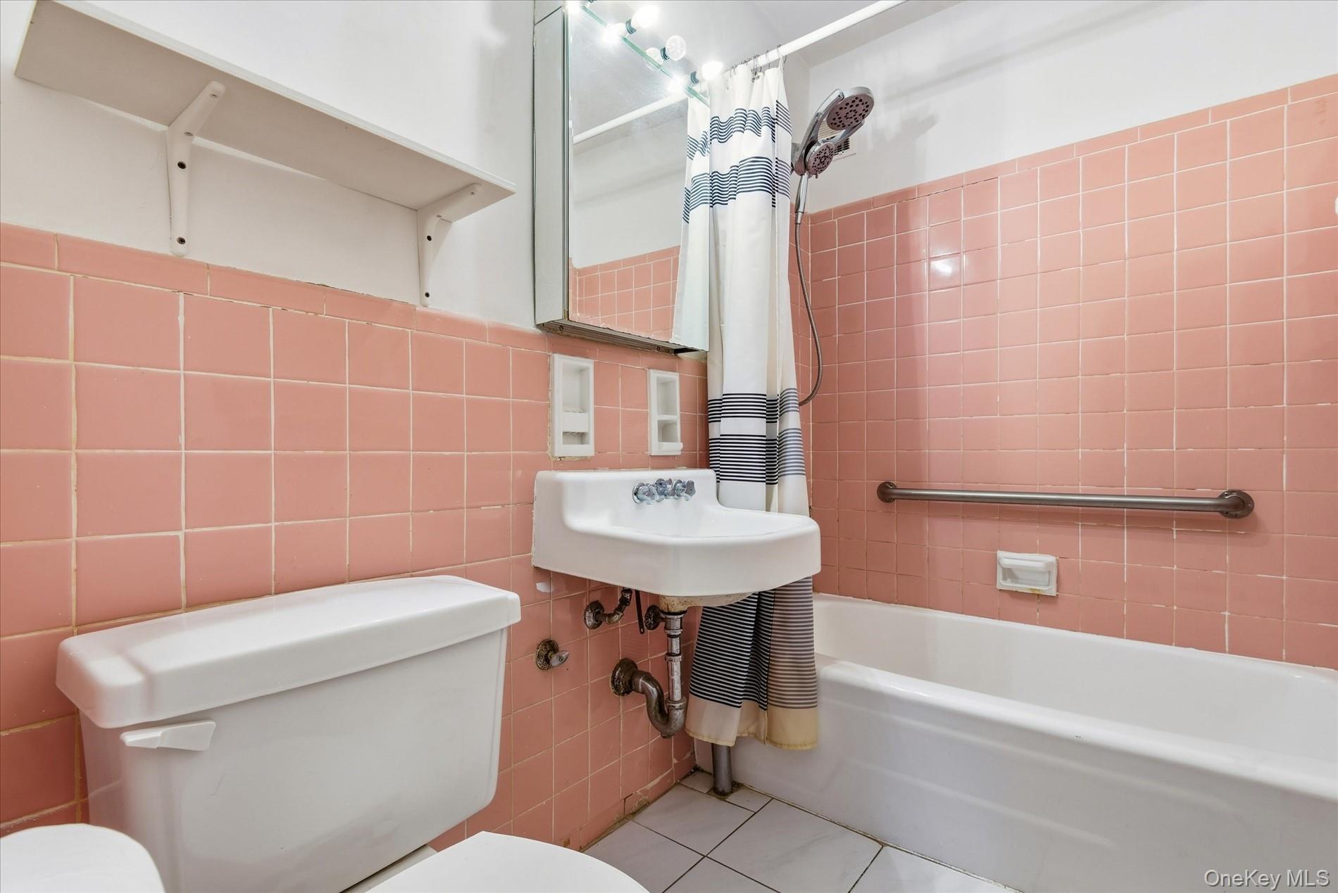 60-11 Broadway # 4N, Woodside, NY 11377