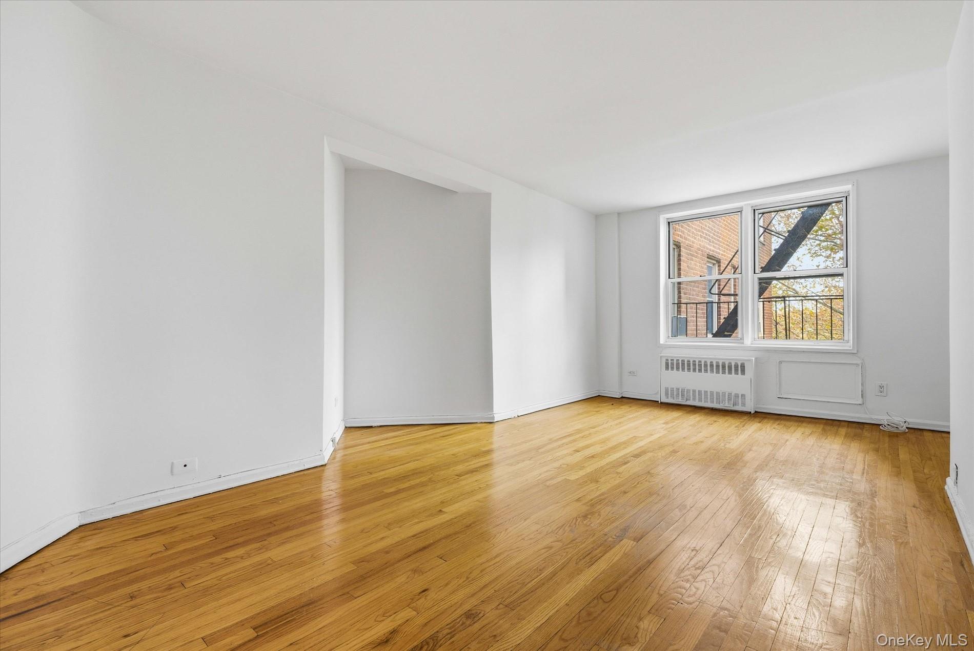 60-11 Broadway # 4N, Woodside, NY 11377