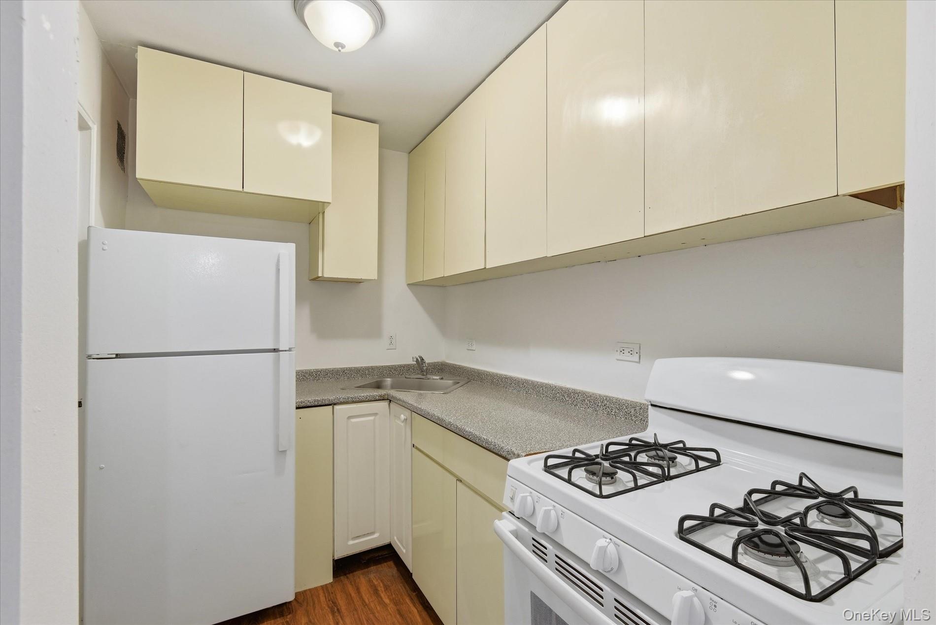 60-11 Broadway # 4N, Woodside, NY 11377