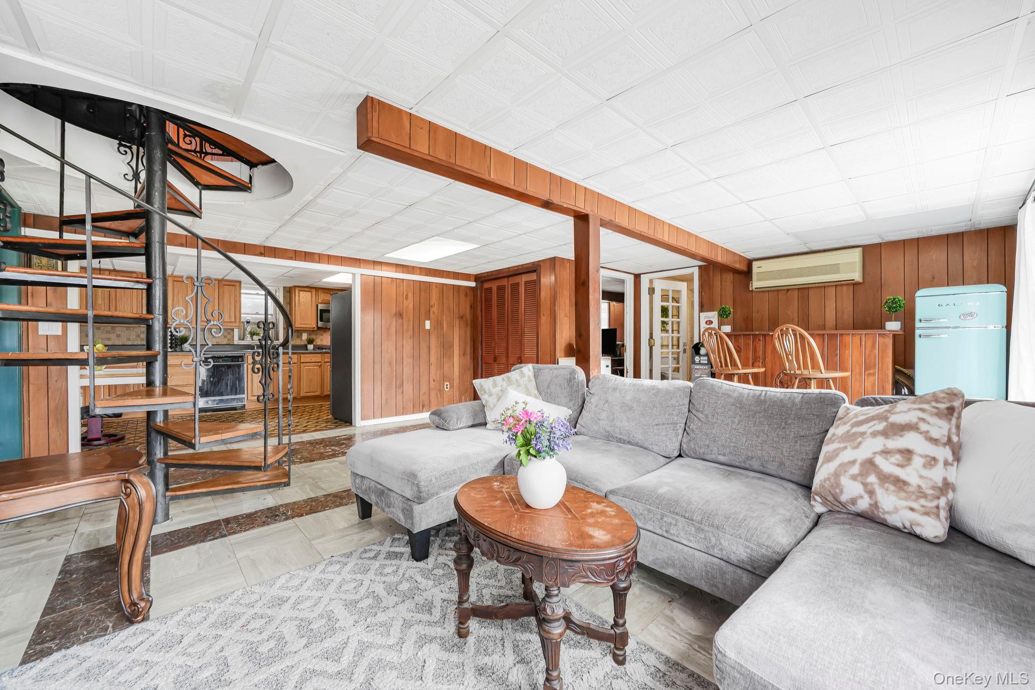 25 Teneyck Avenue, Greenwood Lake, NY 10925