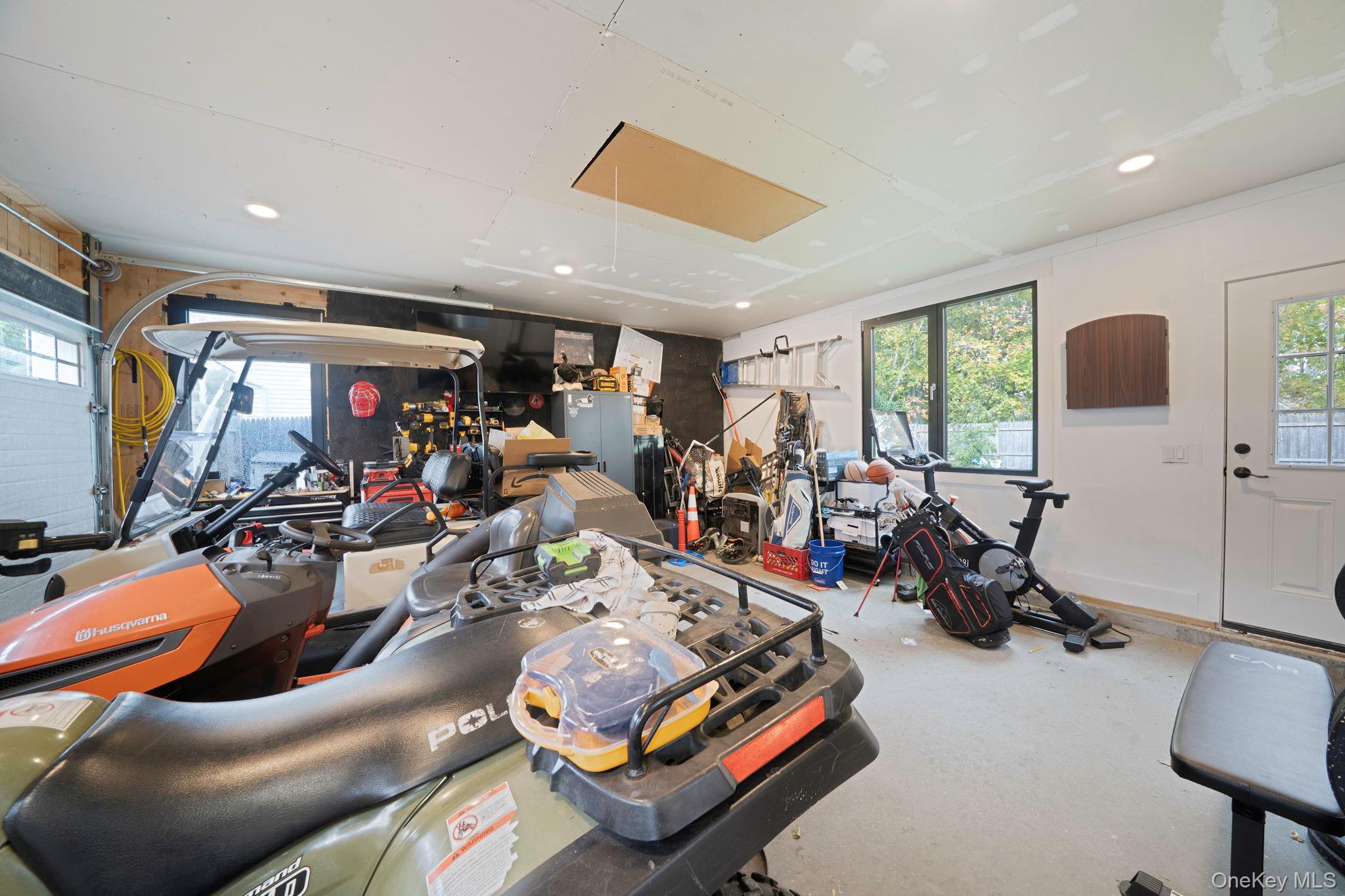 3 Vee Jay Drive, Shoreham, NY 11786