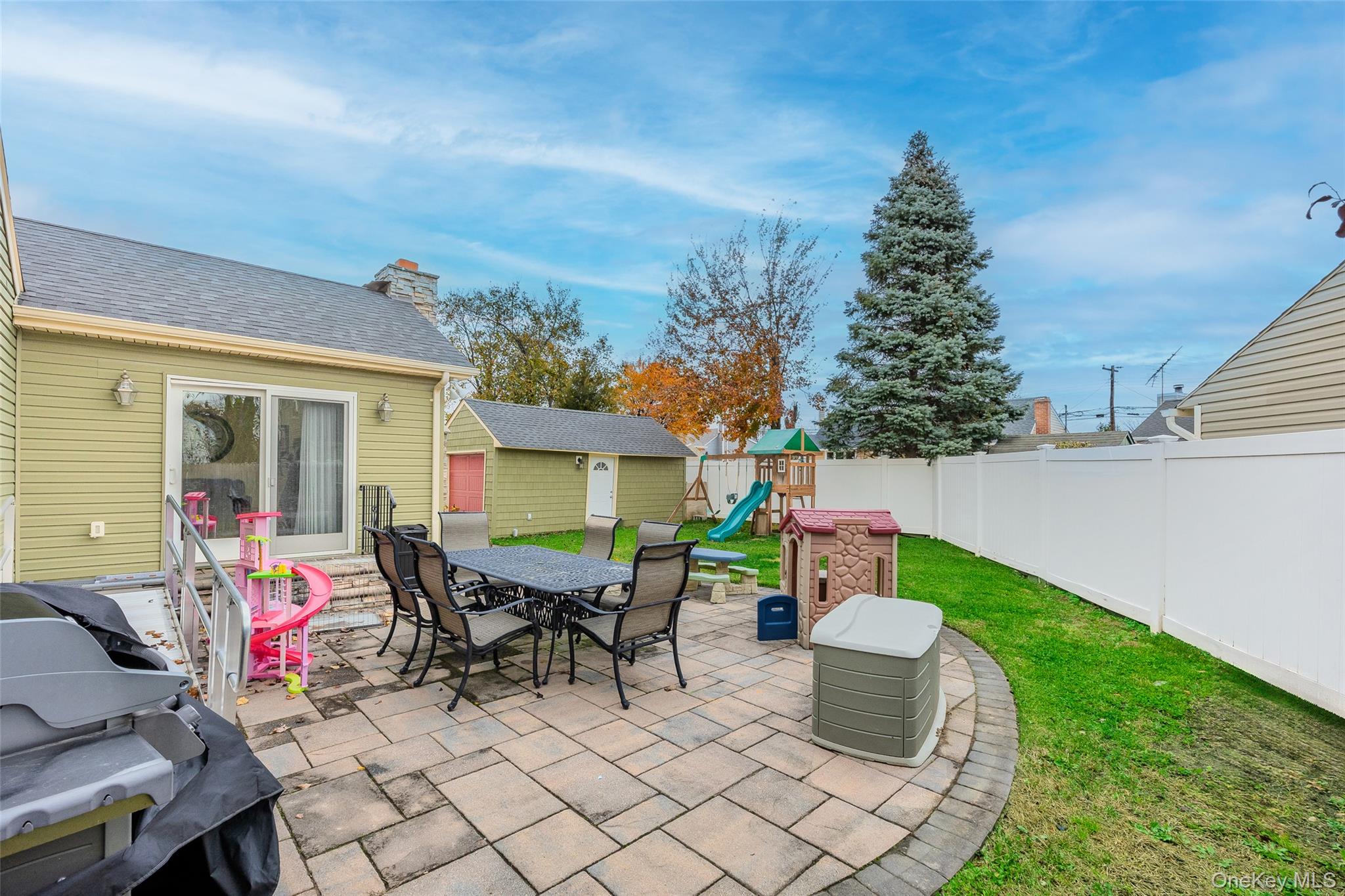 37 Beachwood Drive, Babylon, NY 11702