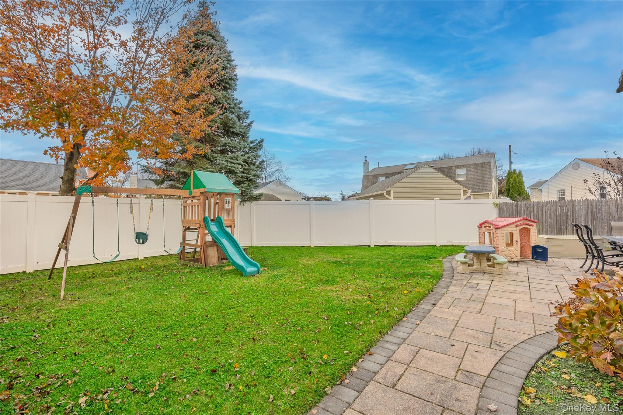 37 Beachwood Drive, Babylon, NY 11702