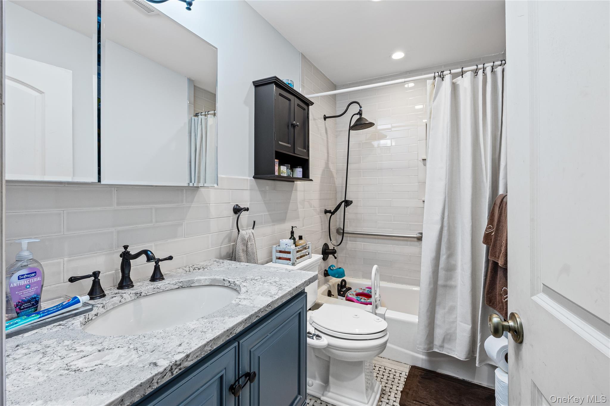 37 Beachwood Drive, Babylon, NY 11702