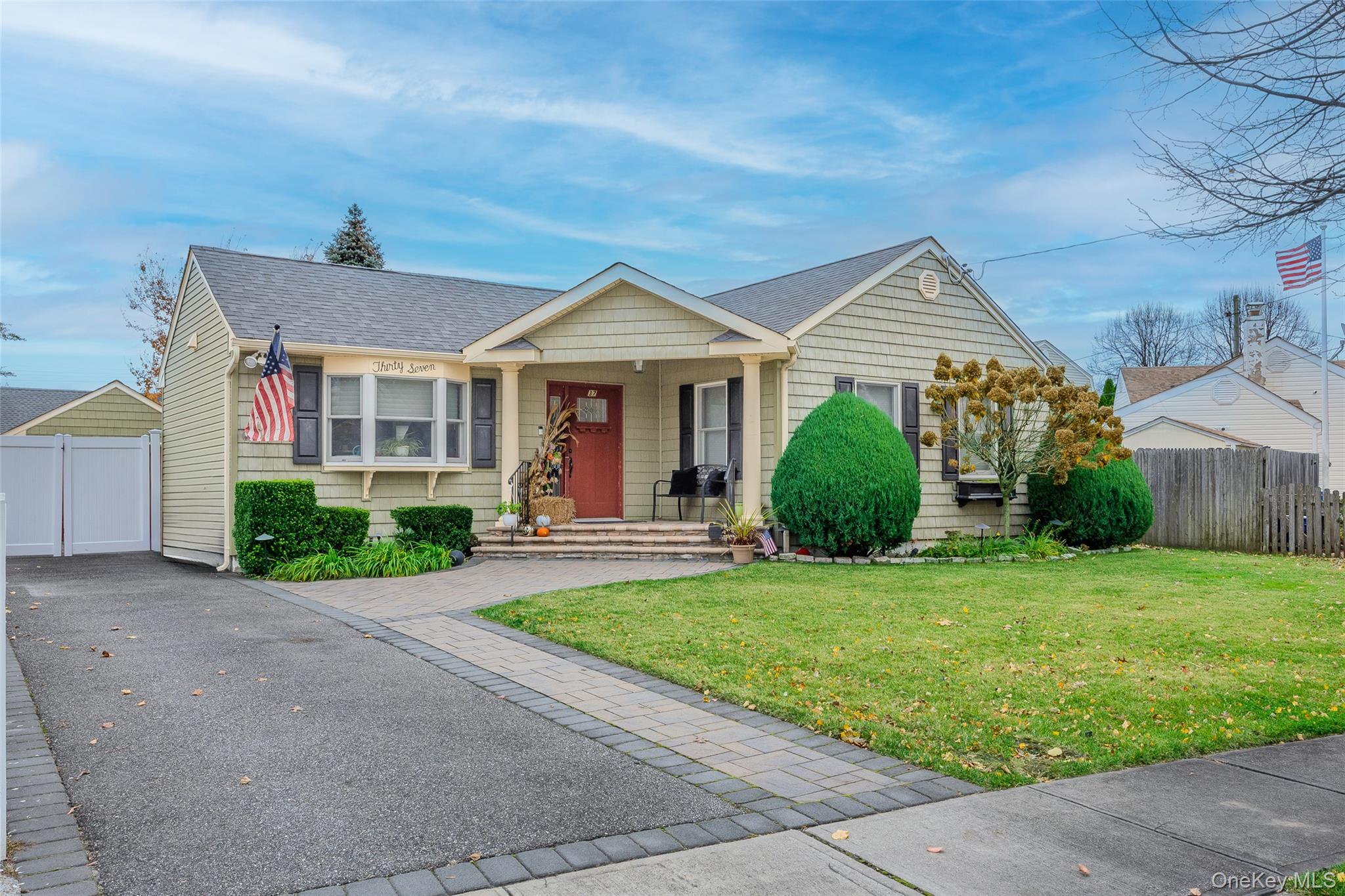 37 Beachwood Drive, Babylon, NY 11702