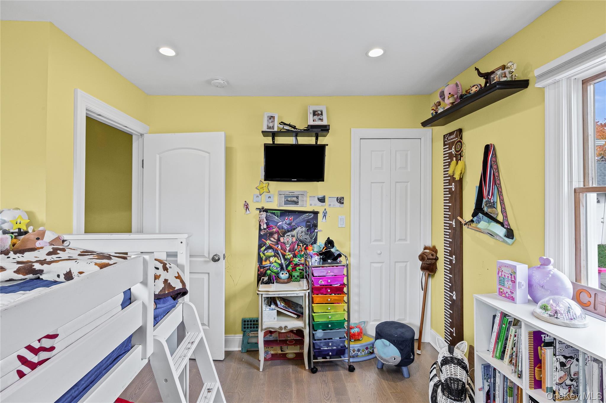 37 Beachwood Drive, Babylon, NY 11702