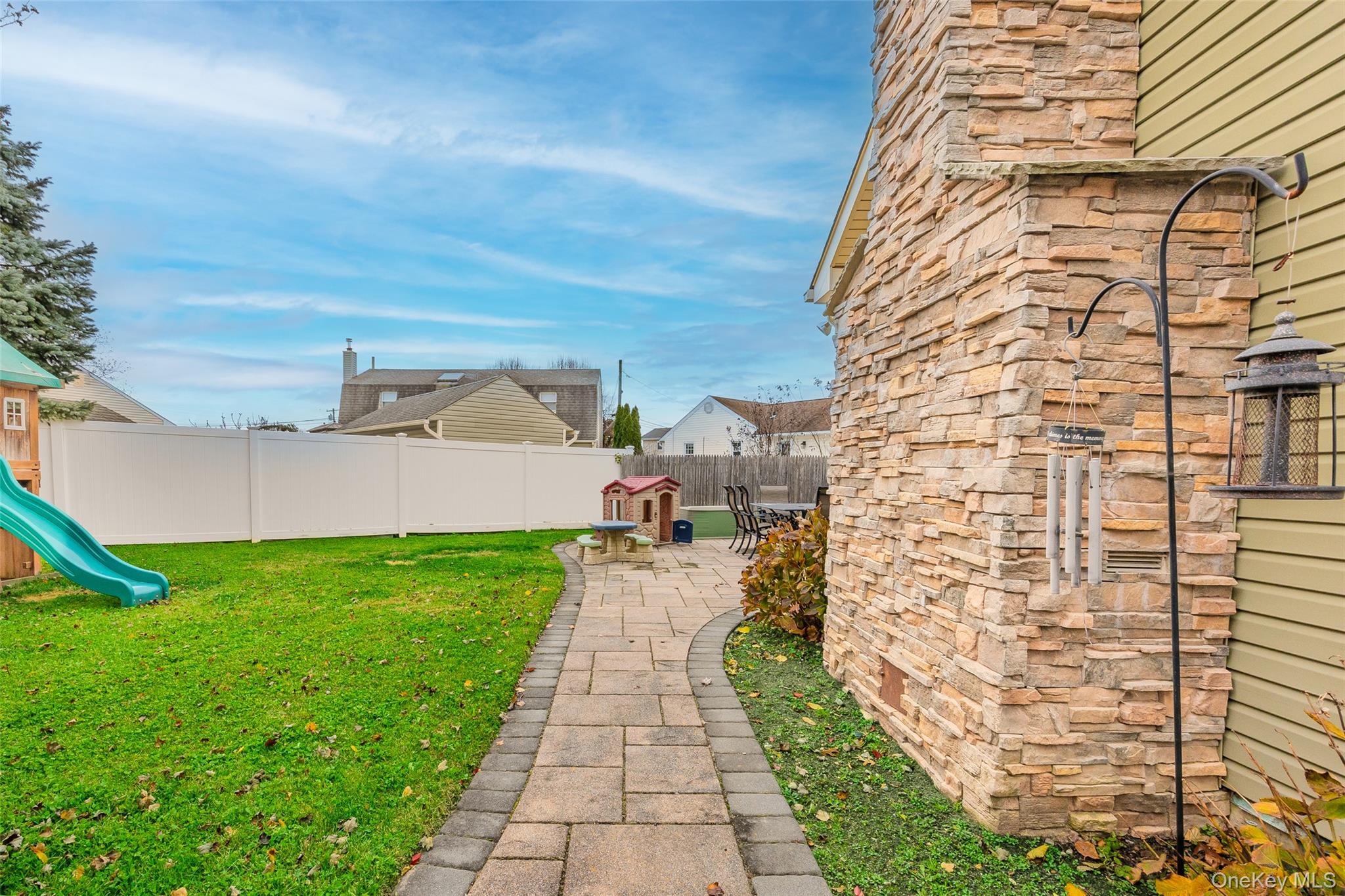 37 Beachwood Drive, Babylon, NY 11702