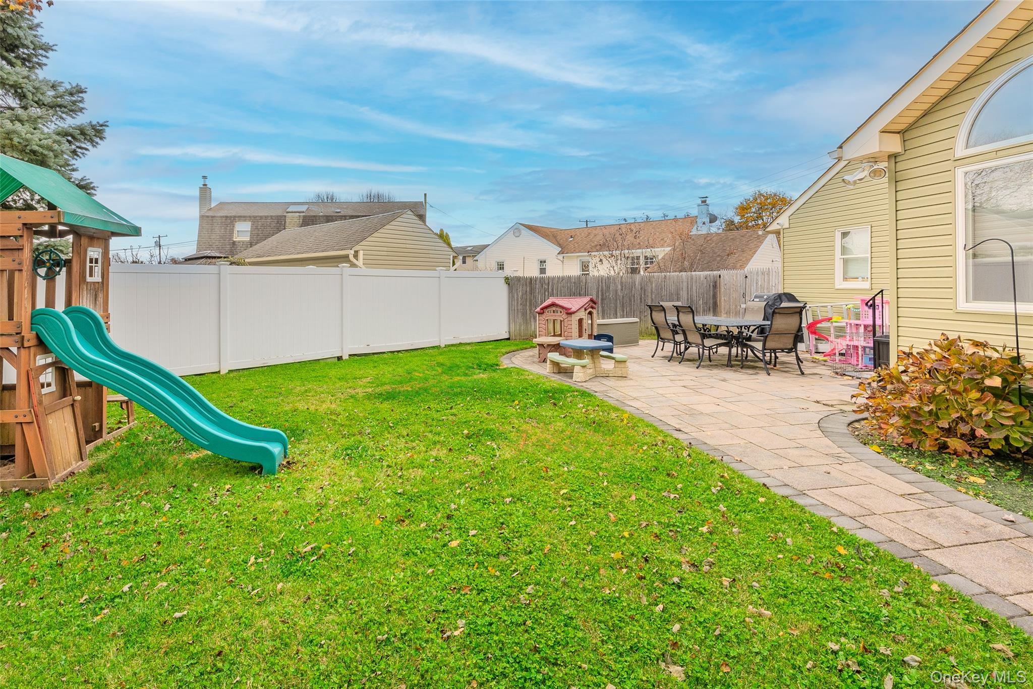 37 Beachwood Drive, Babylon, NY 11702