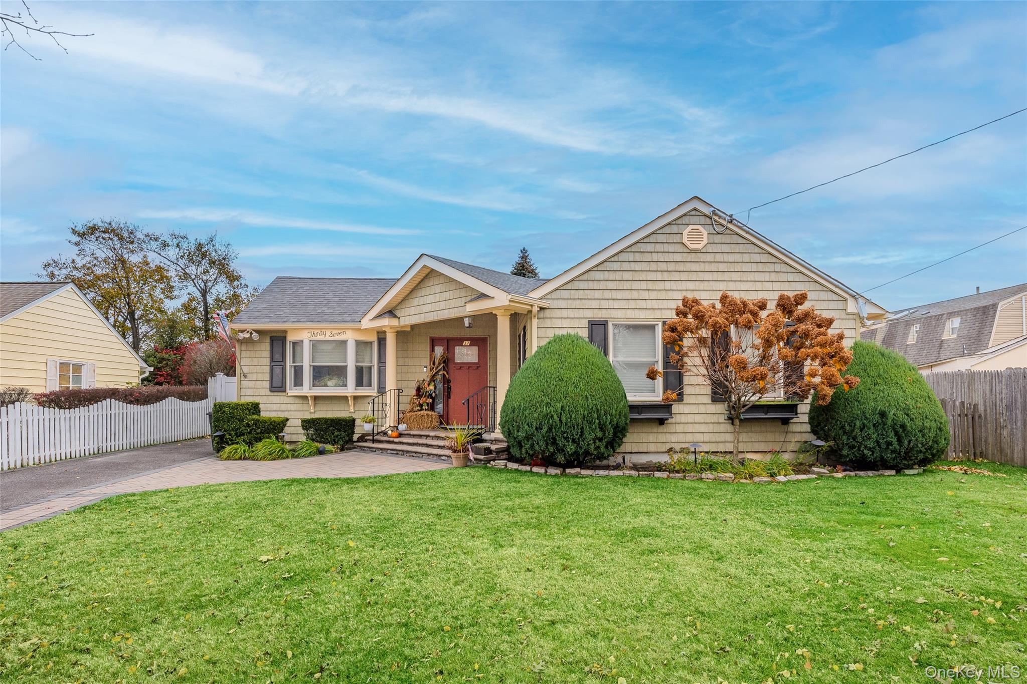 37 Beachwood Drive, Babylon, NY 11702