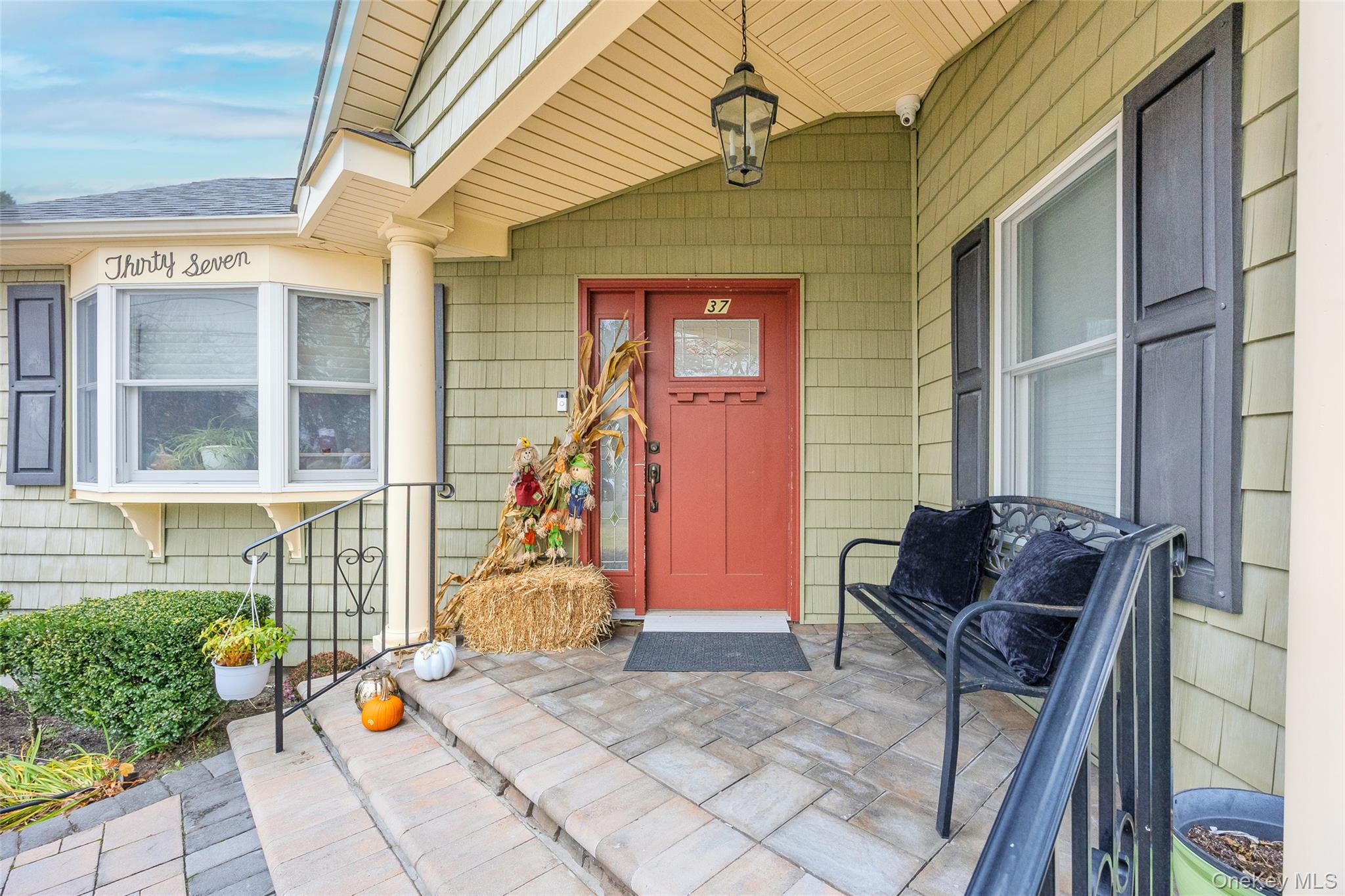 37 Beachwood Drive, Babylon, NY 11702