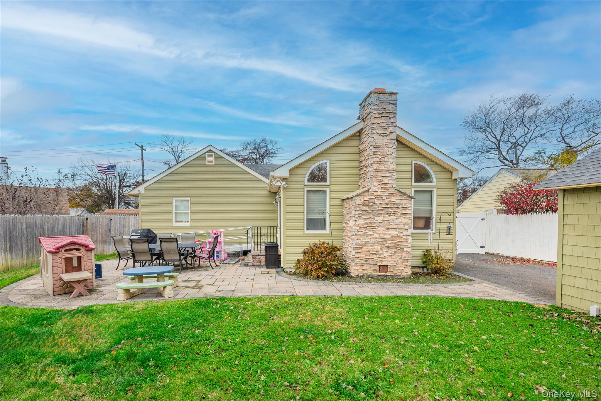 37 Beachwood Drive, Babylon, NY 11702