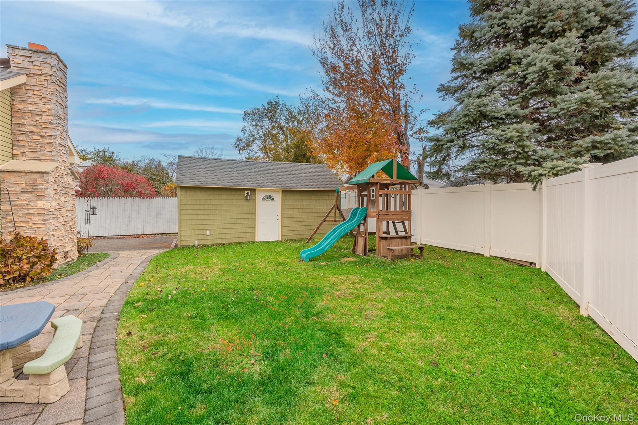 37 Beachwood Drive, Babylon, NY 11702