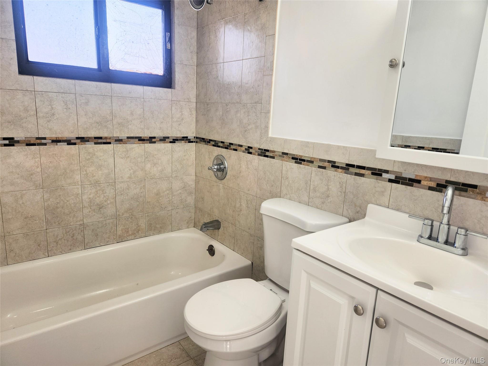 27 Gordon Avenue, West Babylon, NY 11704