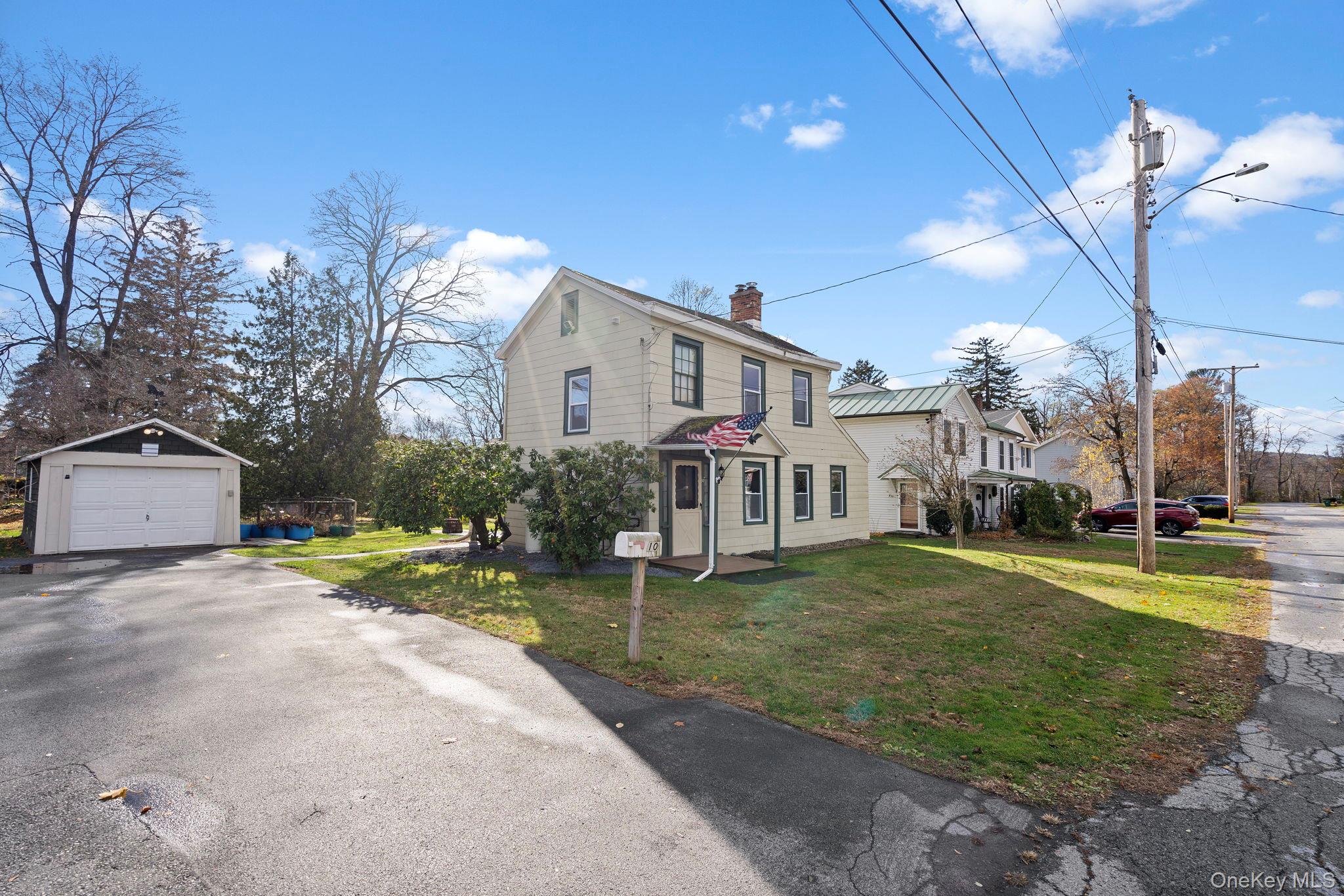 10 Albertson Street, Hyde Park, NY 12538