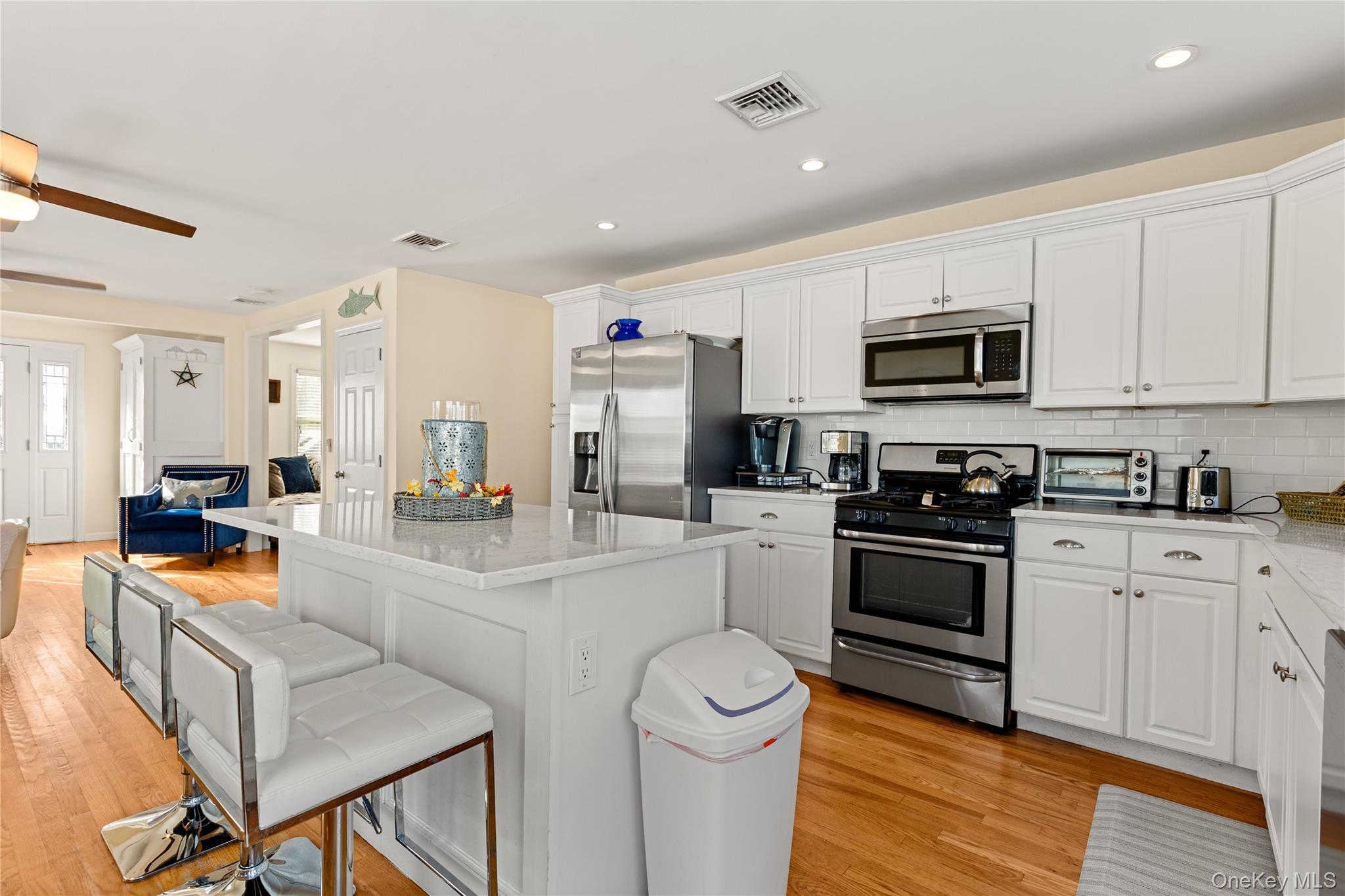 125 Ocean Avenue, Bay Shore, NY 11706