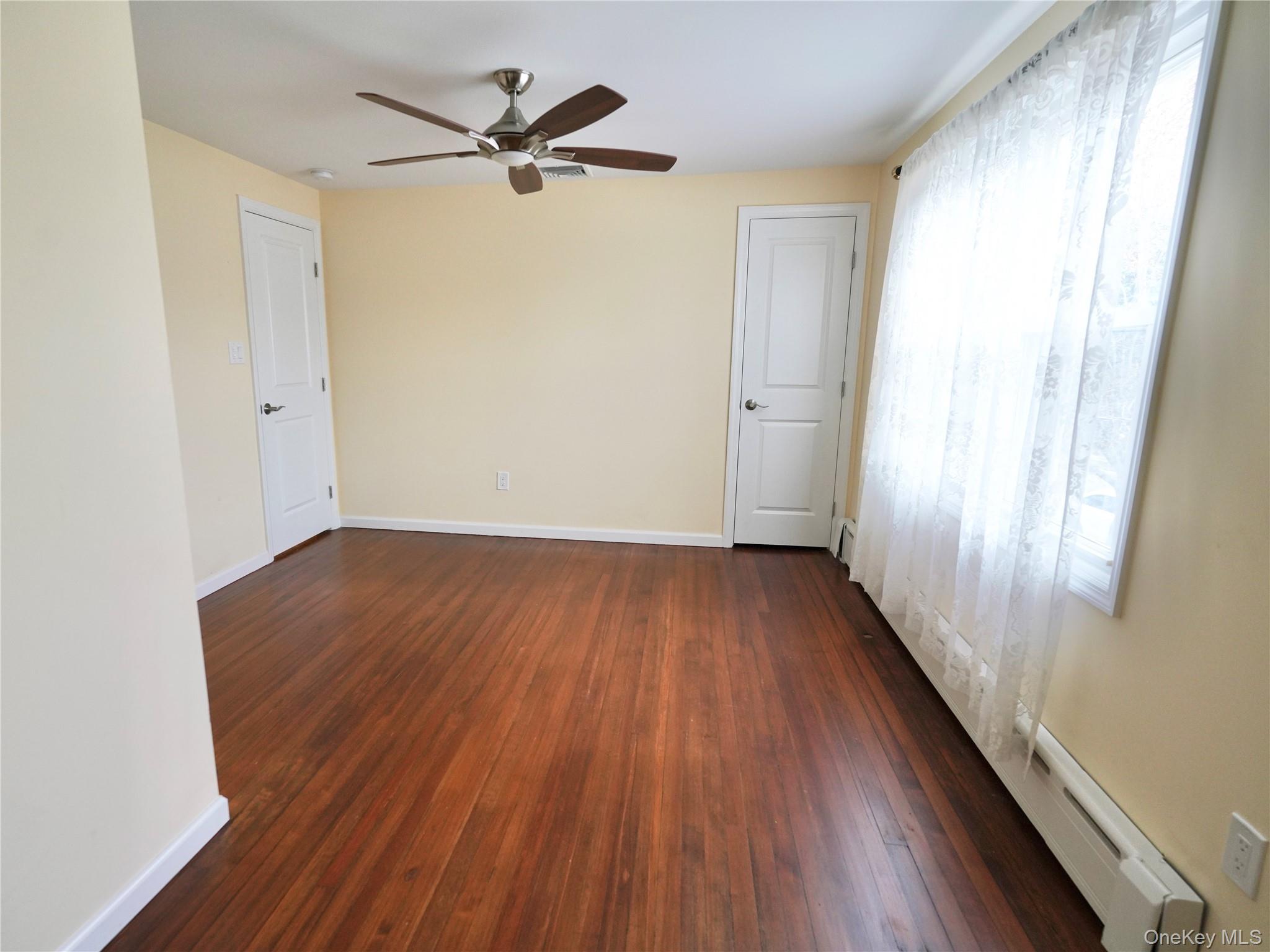 5 Ashwood Road, Port Washington, NY 11050