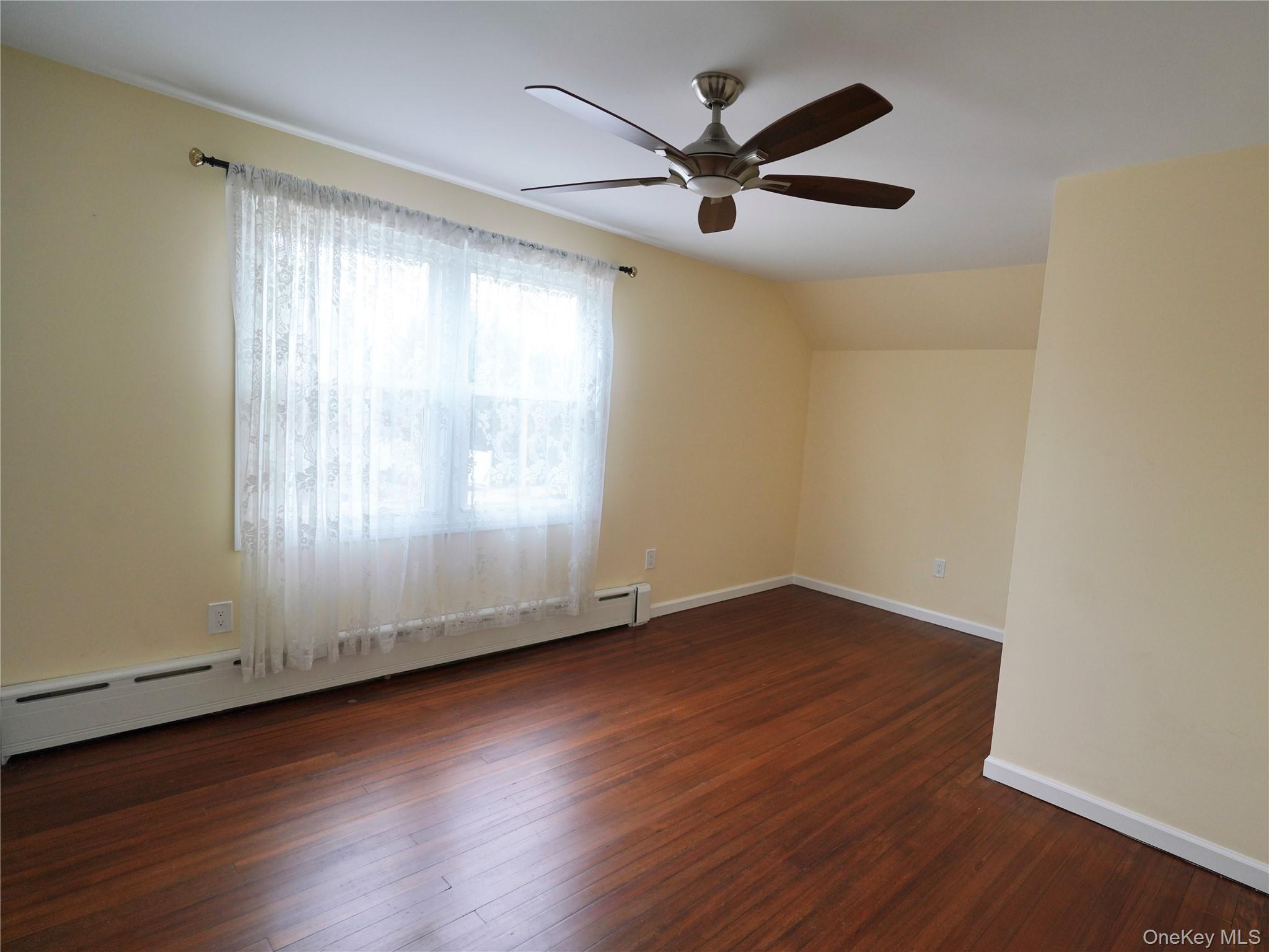 5 Ashwood Road, Port Washington, NY 11050