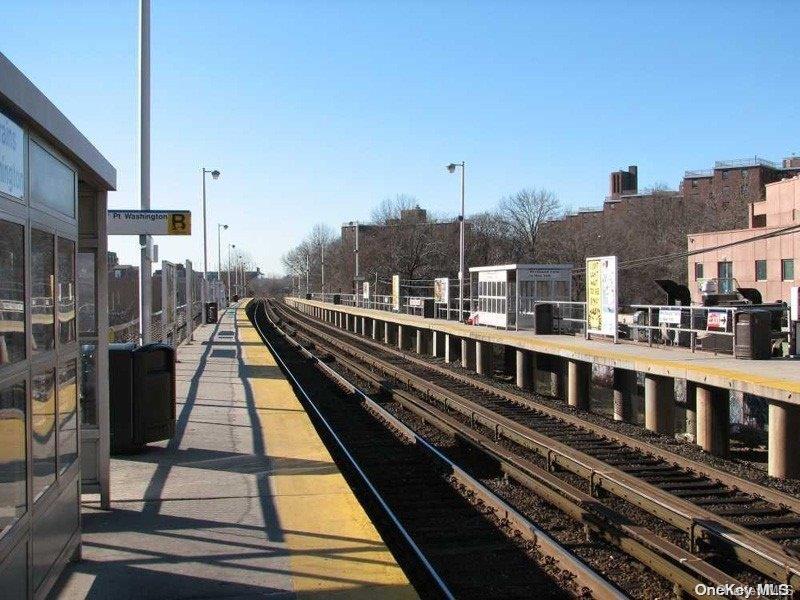 5 Ashwood Road, Port Washington, NY 11050