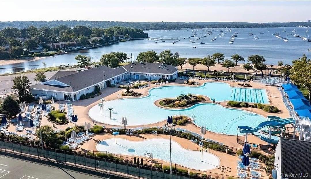 5 Ashwood Road, Port Washington, NY 11050