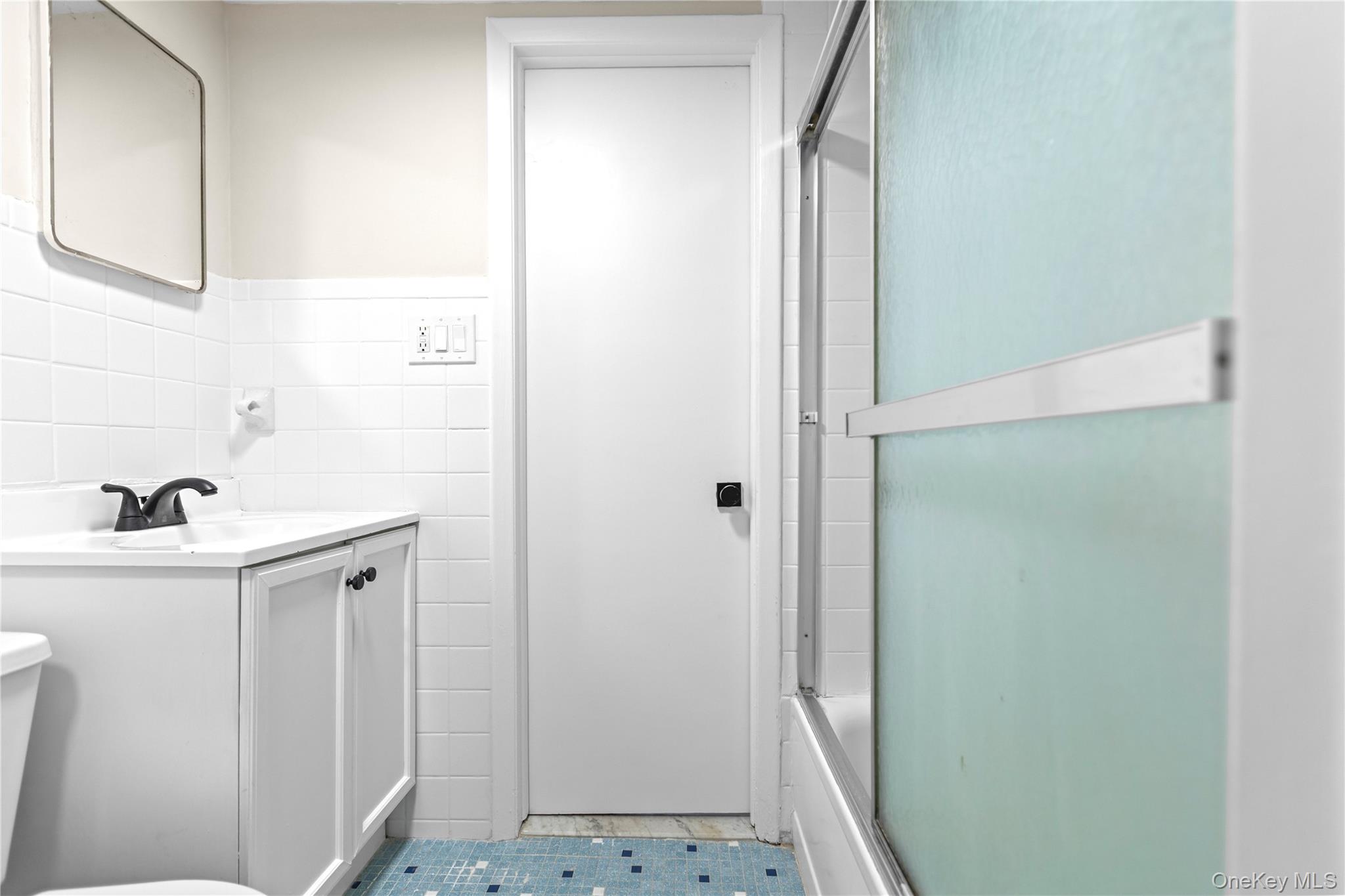 246 Atlantic Place # second floor, Hauppauge, NY 11788