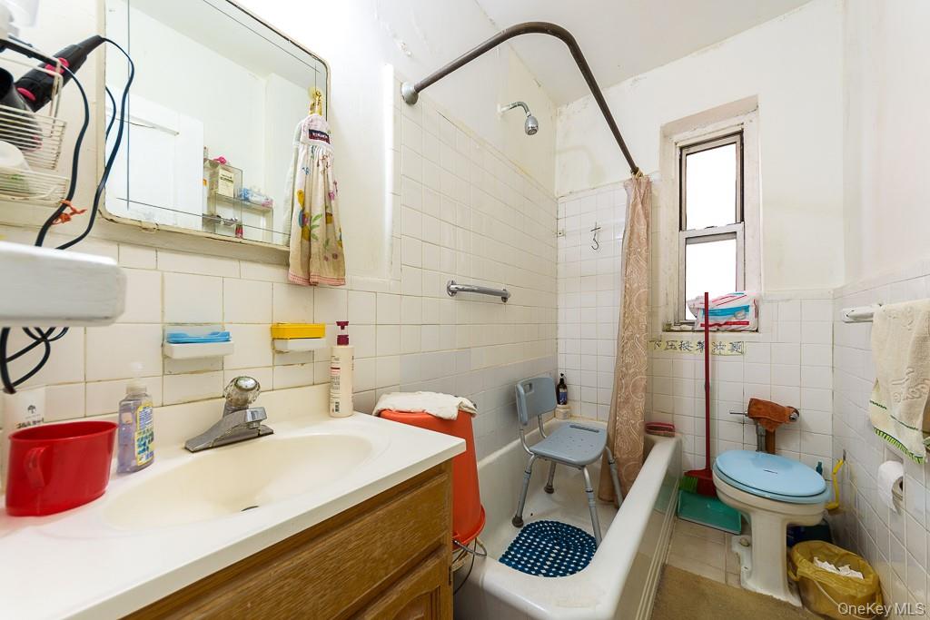 111-50 75th # A44, Forest Hills, NY 11375