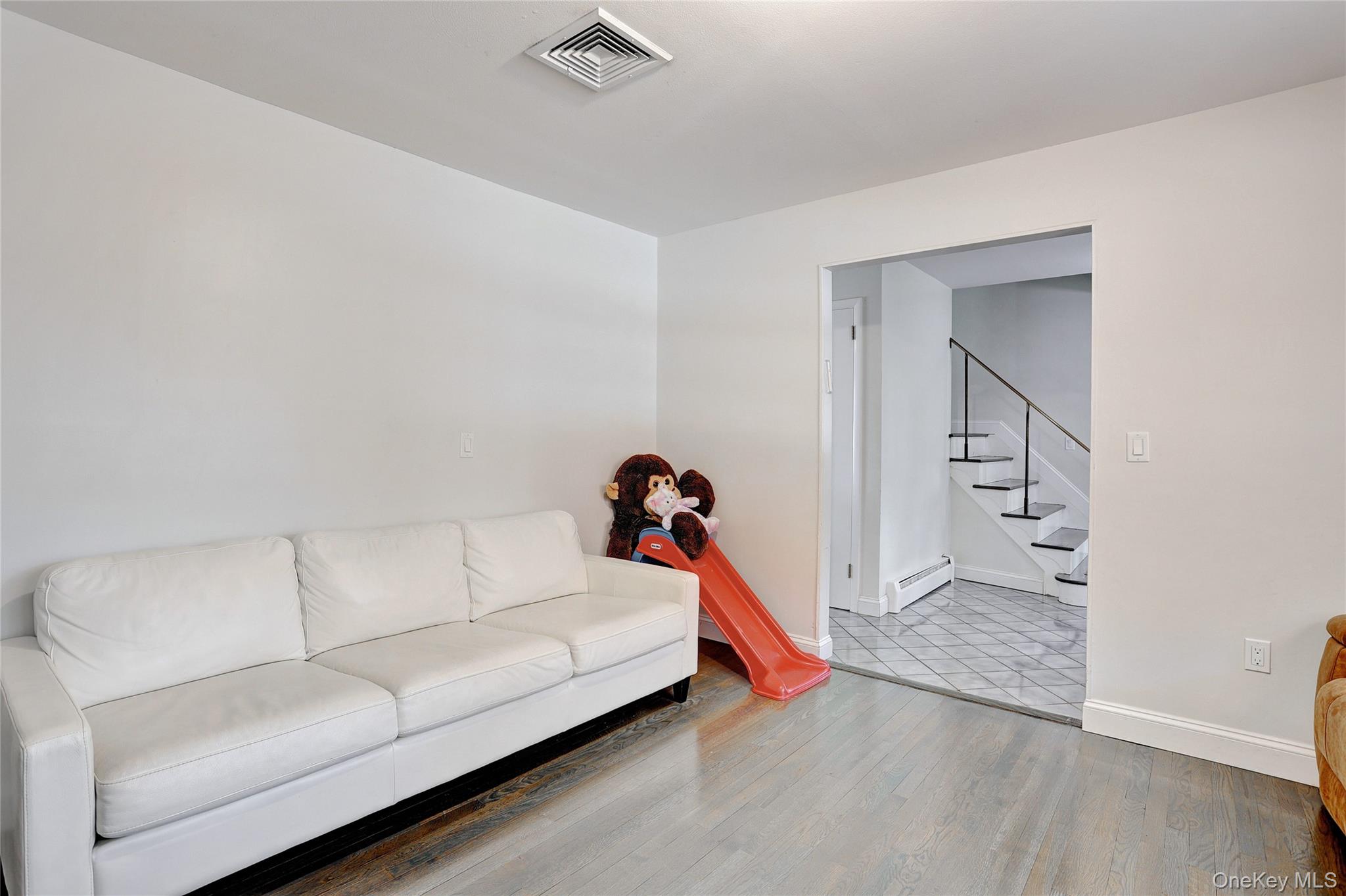 7 Hawk Street, Chestnut Ridge, NY 10977