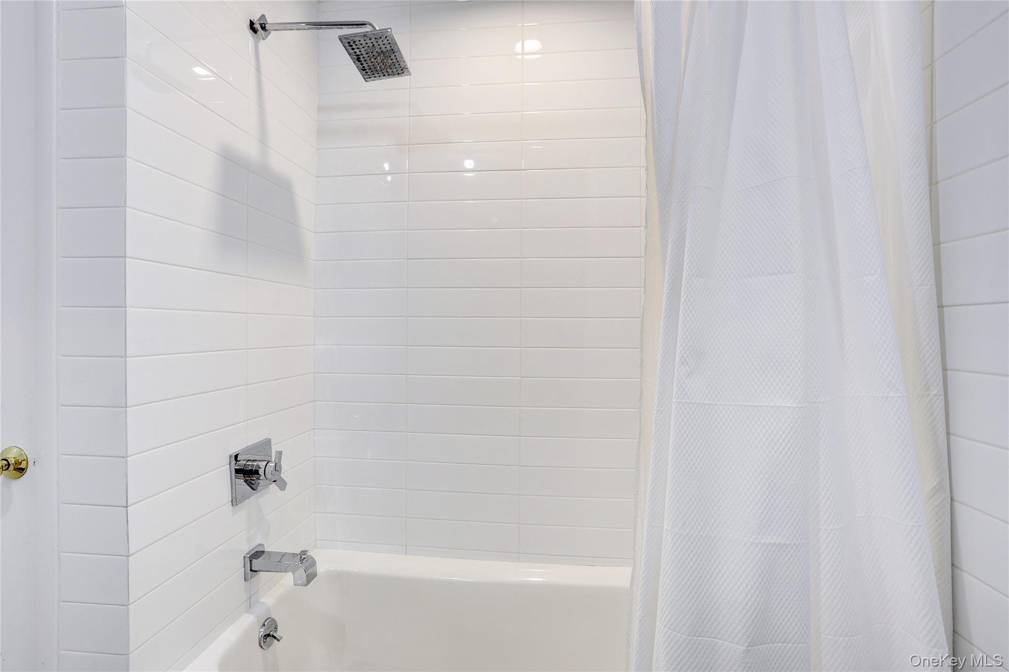 7 Hawk Street, Chestnut Ridge, NY 10977