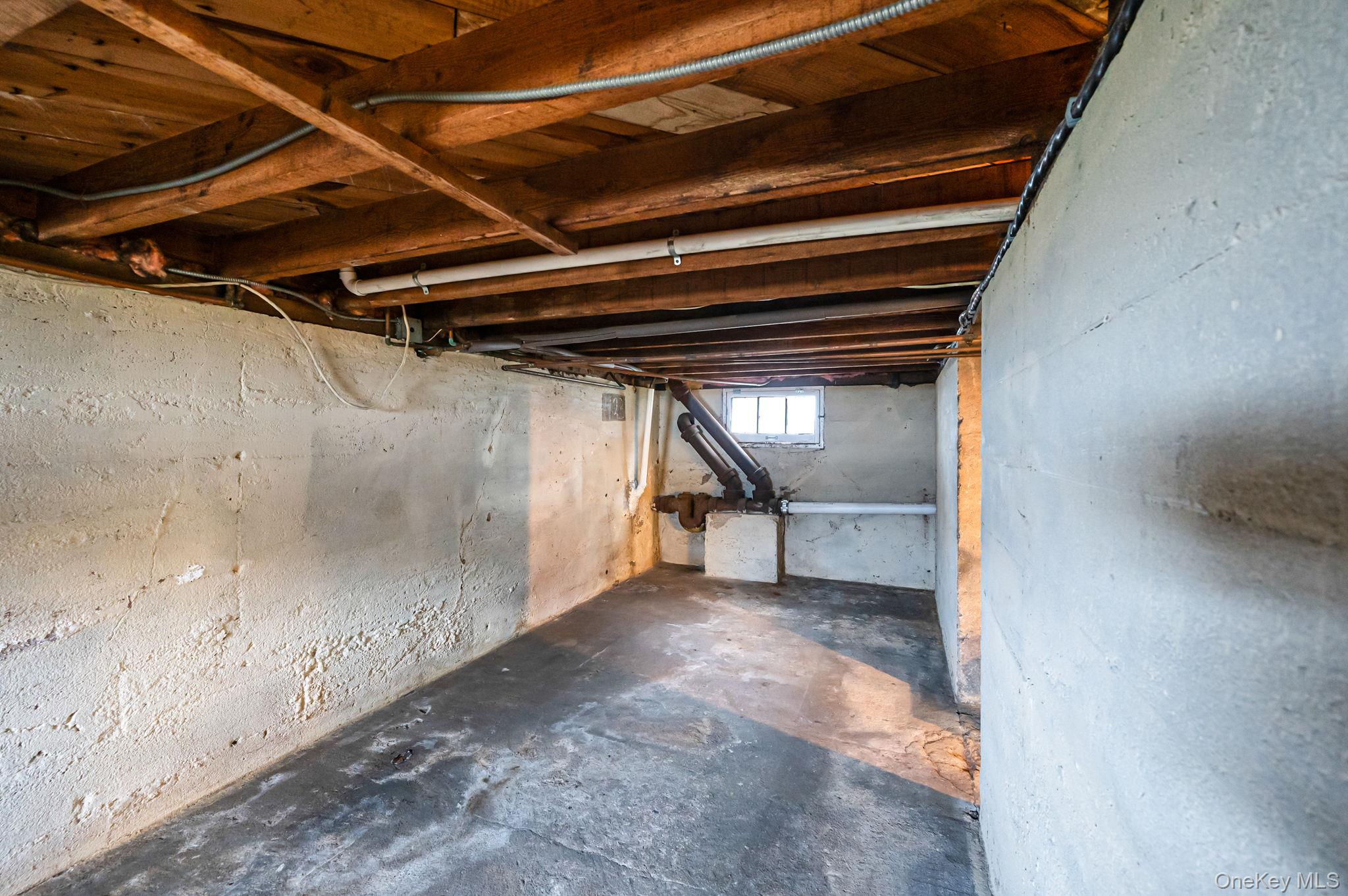 4 3rd Avenue, East Islip, NY 11730