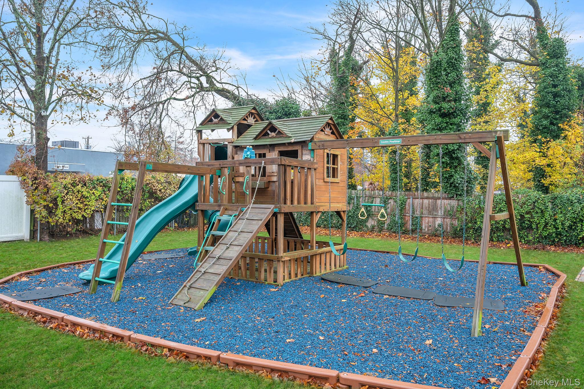 4 3rd Avenue, East Islip, NY 11730