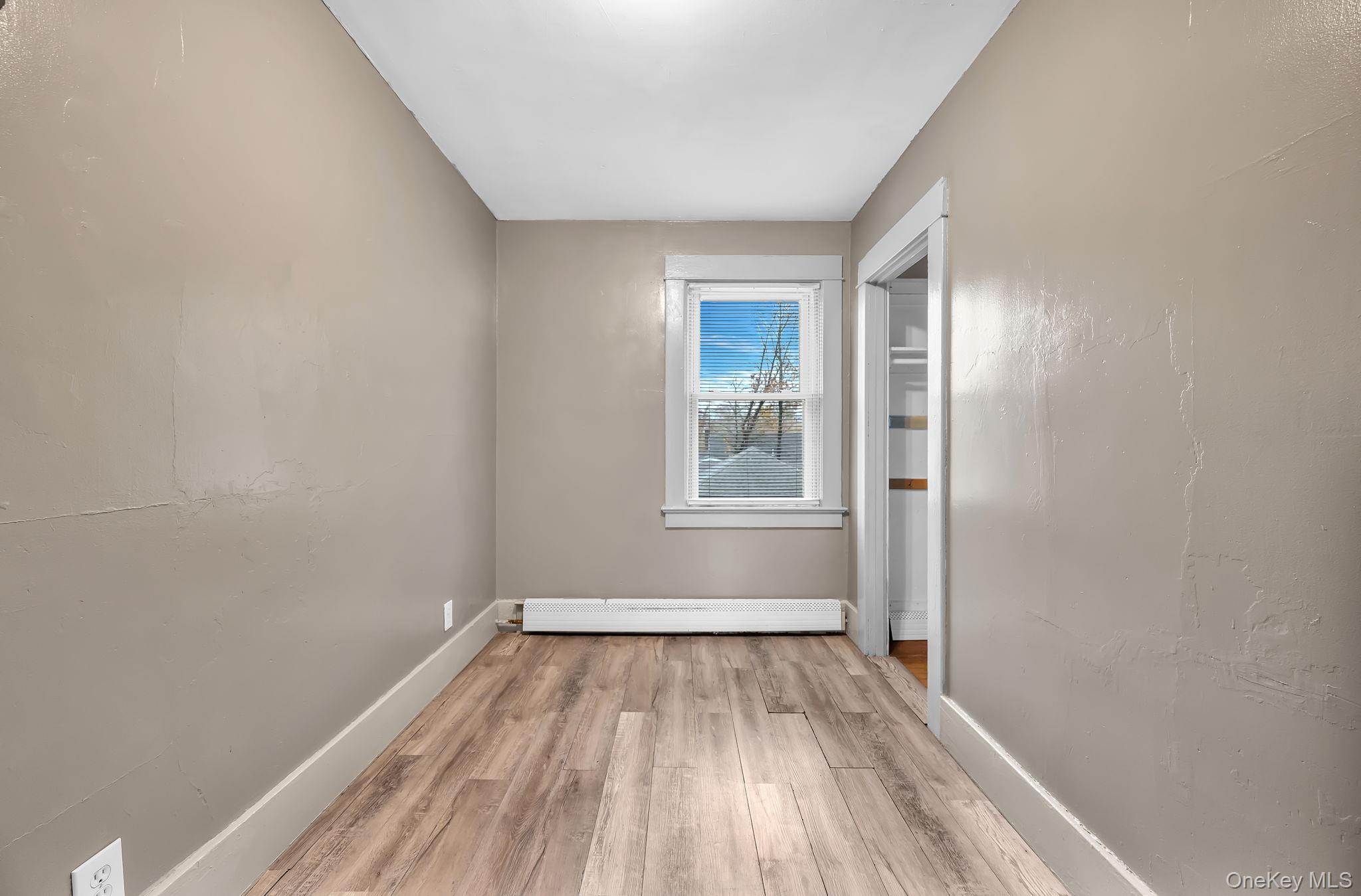 4 3rd Avenue, East Islip, NY 11730