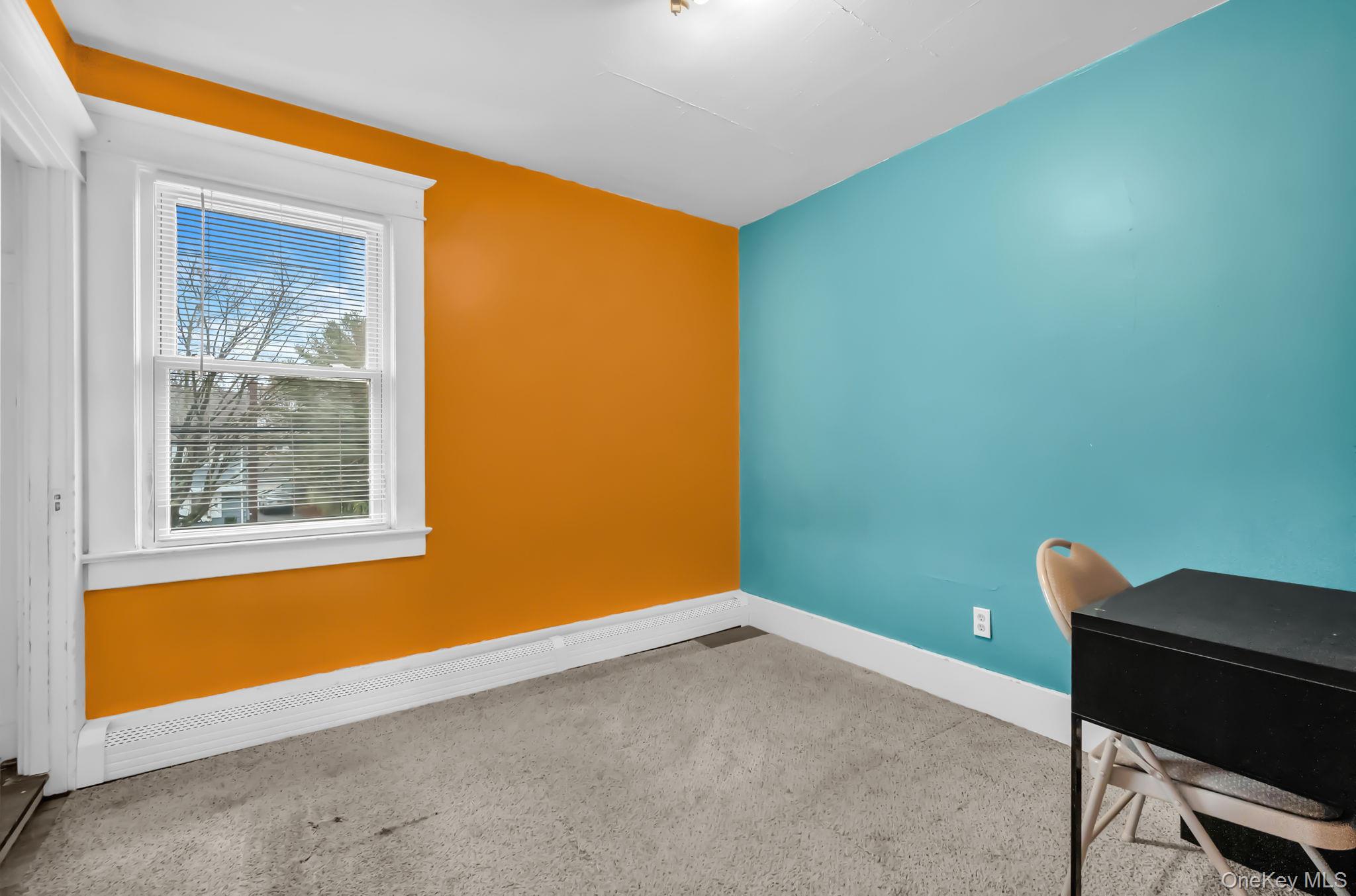 4 3rd Avenue, East Islip, NY 11730